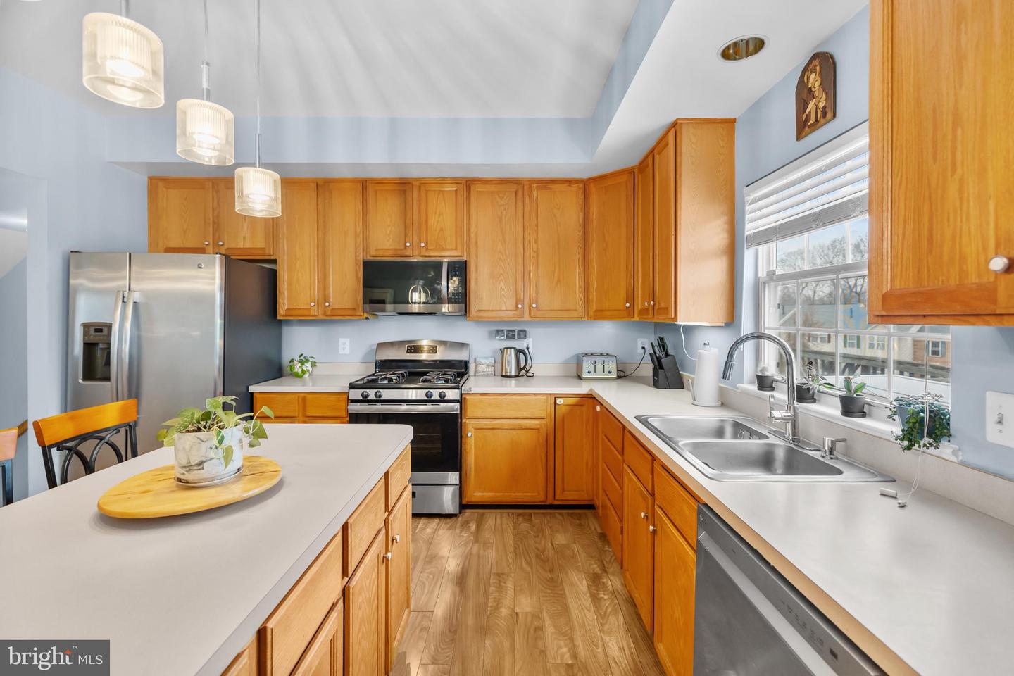 2576 GRAYTON LN, WOODBRIDGE, Virginia 22191, 3 Bedrooms Bedrooms, ,3 BathroomsBathrooms,Residential,For sale,2576 GRAYTON LN,VAPW2112442 MLS # VAPW2112442