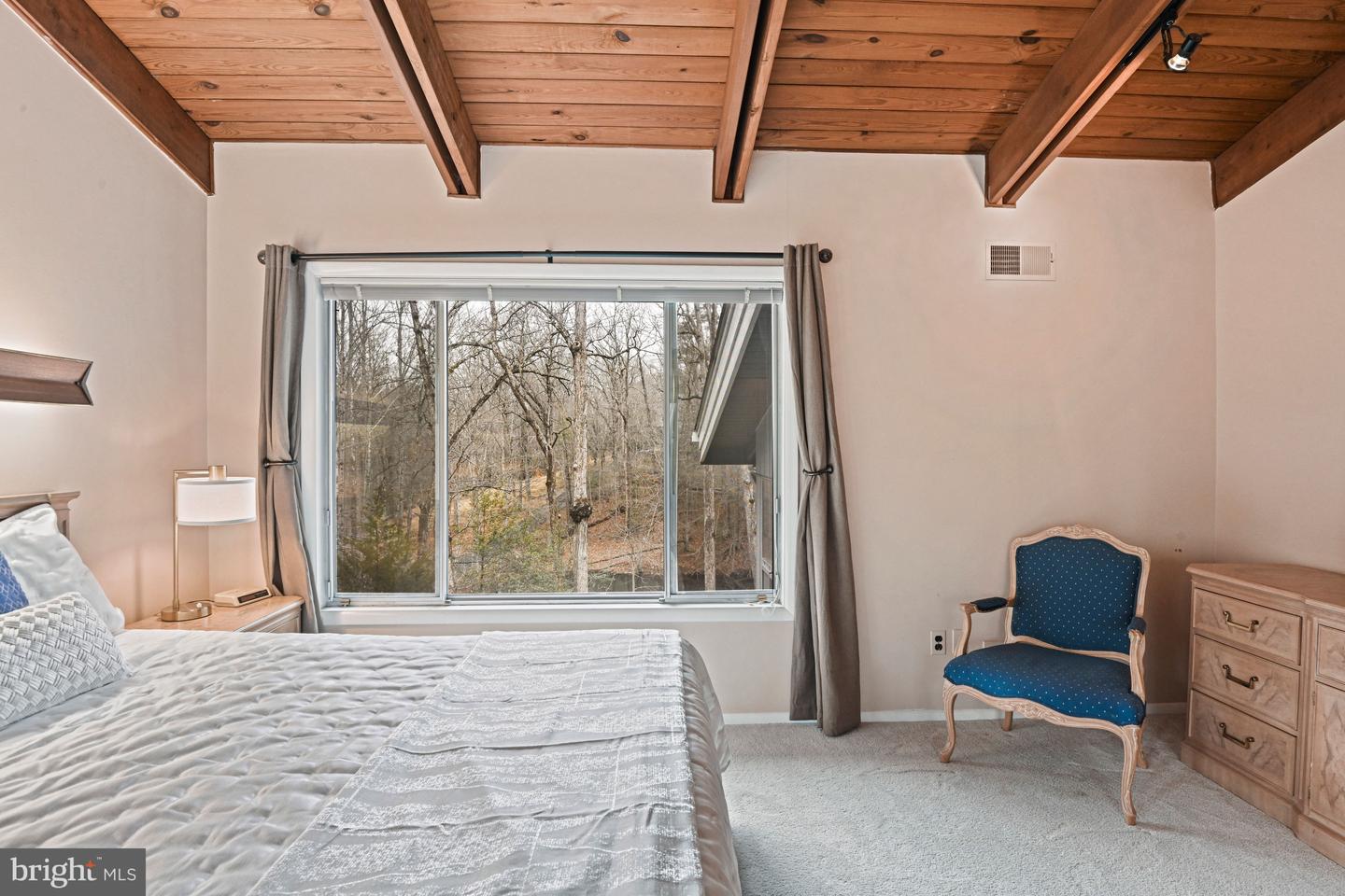 10611 ALLENWOOD LN, GREAT FALLS, Virginia 22066, 6 Bedrooms Bedrooms, ,4 BathroomsBathrooms,Residential,For sale,10611 ALLENWOOD LN,VAFX2291158 MLS # VAFX2291158