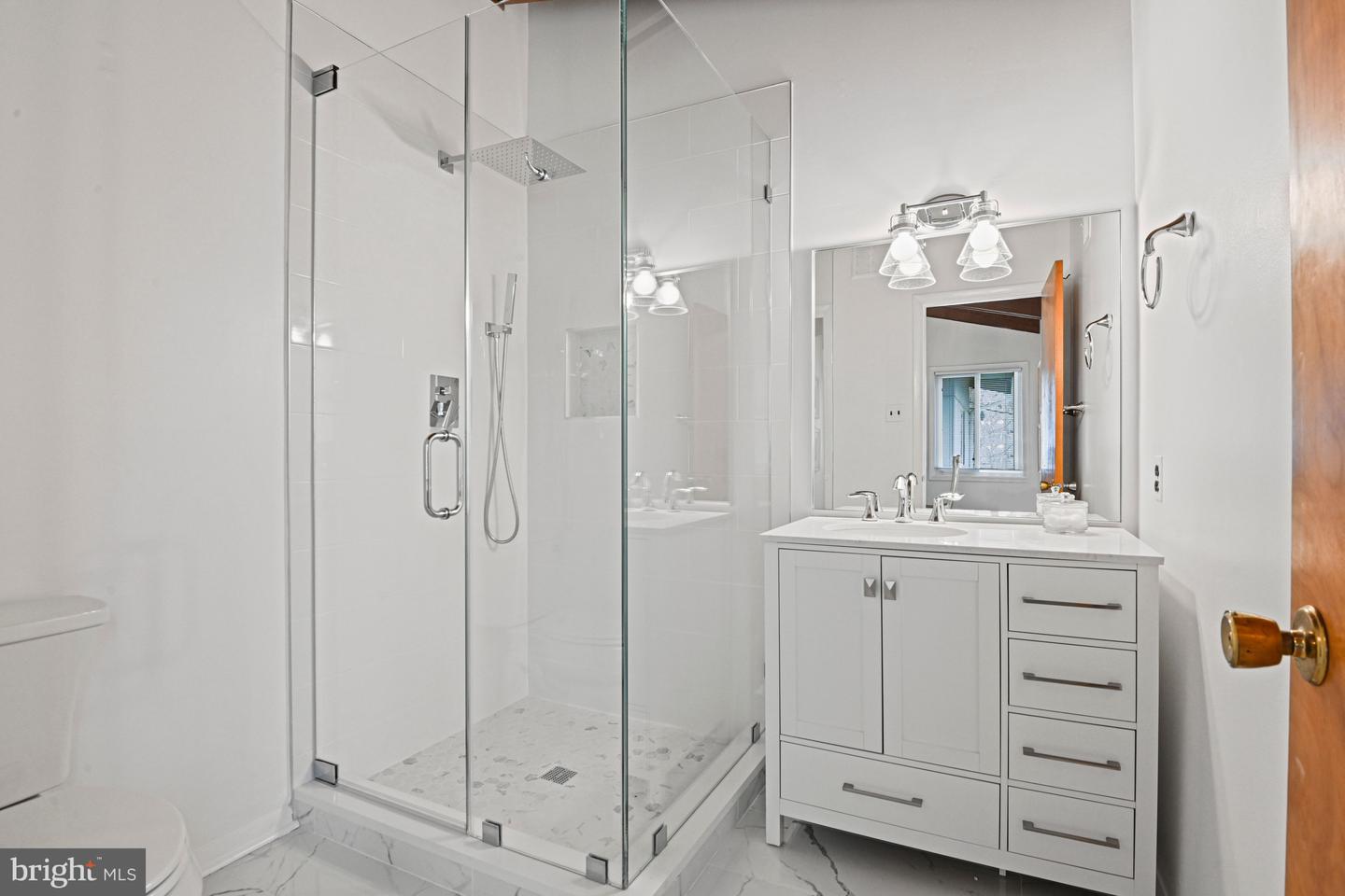 10611 ALLENWOOD LN, GREAT FALLS, Virginia 22066, 6 Bedrooms Bedrooms, ,4 BathroomsBathrooms,Residential,For sale,10611 ALLENWOOD LN,VAFX2291158 MLS # VAFX2291158