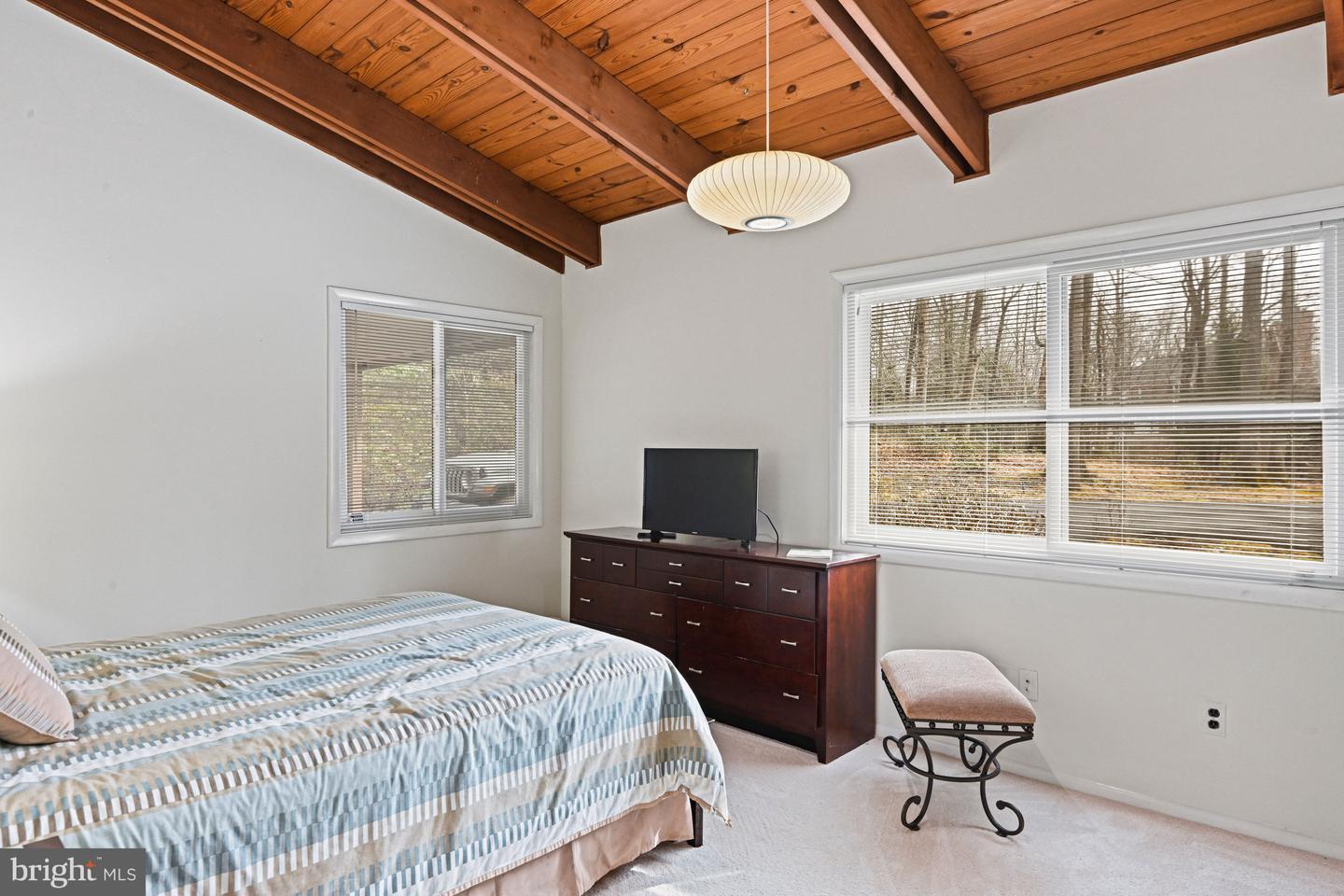 10611 ALLENWOOD LN, GREAT FALLS, Virginia 22066, 6 Bedrooms Bedrooms, ,4 BathroomsBathrooms,Residential,For sale,10611 ALLENWOOD LN,VAFX2291158 MLS # VAFX2291158