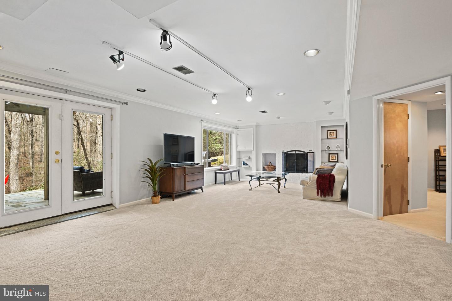 10611 ALLENWOOD LN, GREAT FALLS, Virginia 22066, 6 Bedrooms Bedrooms, ,4 BathroomsBathrooms,Residential,For sale,10611 ALLENWOOD LN,VAFX2291158 MLS # VAFX2291158