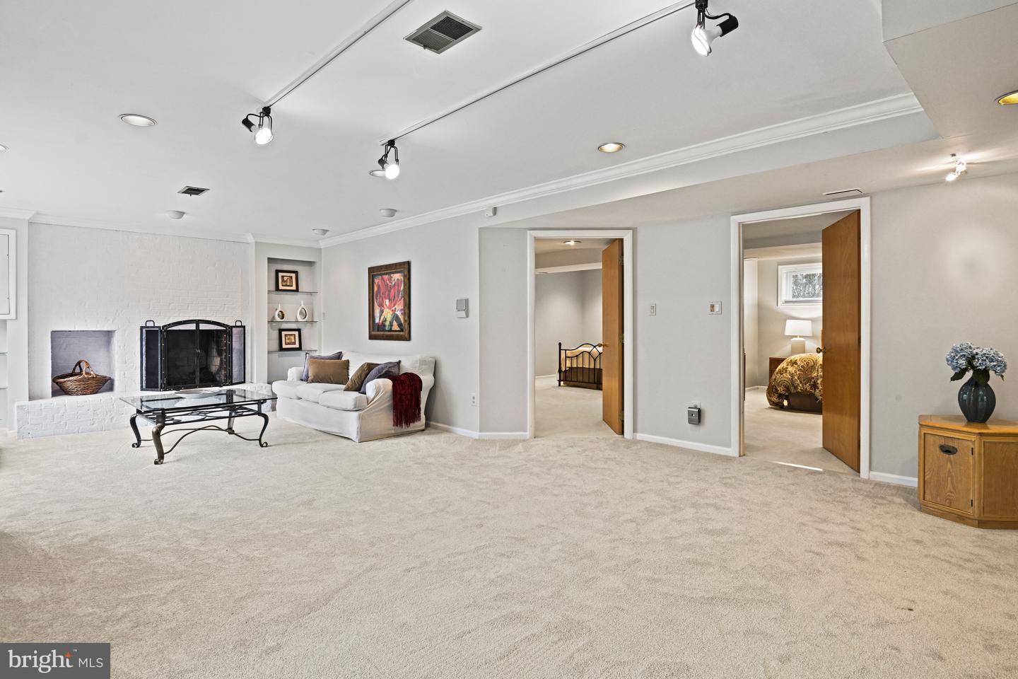 10611 ALLENWOOD LN, GREAT FALLS, Virginia 22066, 6 Bedrooms Bedrooms, ,4 BathroomsBathrooms,Residential,For sale,10611 ALLENWOOD LN,VAFX2291158 MLS # VAFX2291158