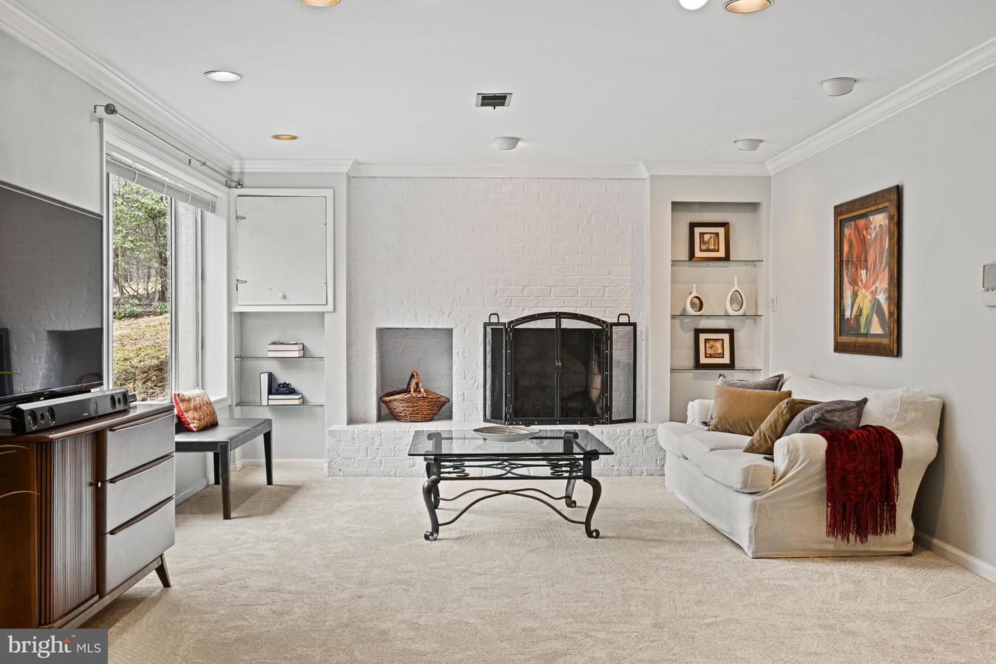 10611 ALLENWOOD LN, GREAT FALLS, Virginia 22066, 6 Bedrooms Bedrooms, ,4 BathroomsBathrooms,Residential,For sale,10611 ALLENWOOD LN,VAFX2291158 MLS # VAFX2291158