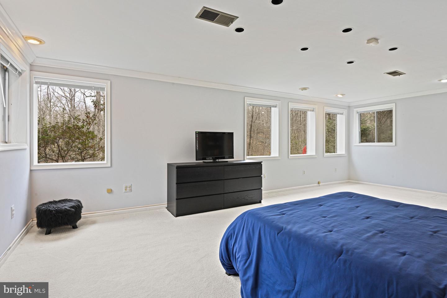 10611 ALLENWOOD LN, GREAT FALLS, Virginia 22066, 6 Bedrooms Bedrooms, ,4 BathroomsBathrooms,Residential,For sale,10611 ALLENWOOD LN,VAFX2291158 MLS # VAFX2291158