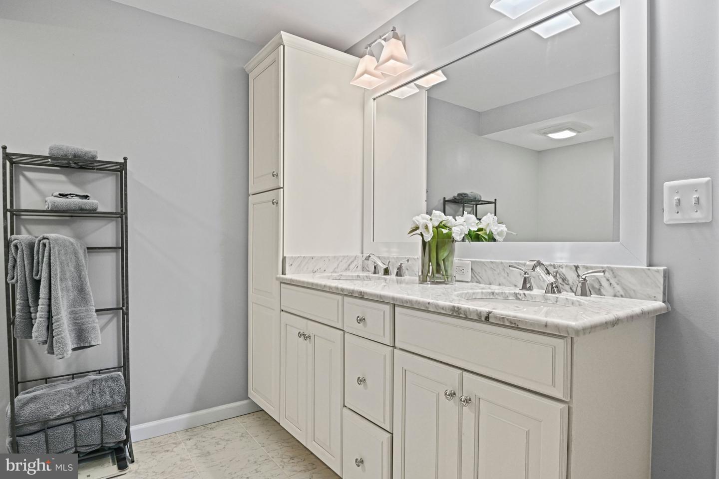 10611 ALLENWOOD LN, GREAT FALLS, Virginia 22066, 6 Bedrooms Bedrooms, ,4 BathroomsBathrooms,Residential,For sale,10611 ALLENWOOD LN,VAFX2291158 MLS # VAFX2291158