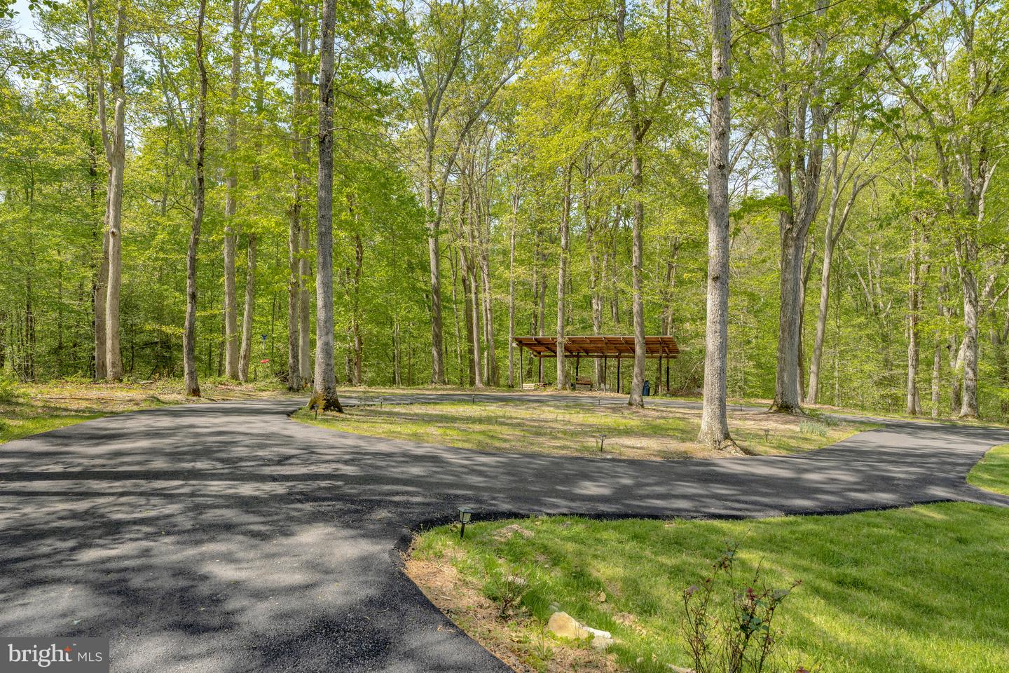 10611 ALLENWOOD LN, GREAT FALLS, Virginia 22066, 6 Bedrooms Bedrooms, ,4 BathroomsBathrooms,Residential,For sale,10611 ALLENWOOD LN,VAFX2291158 MLS # VAFX2291158