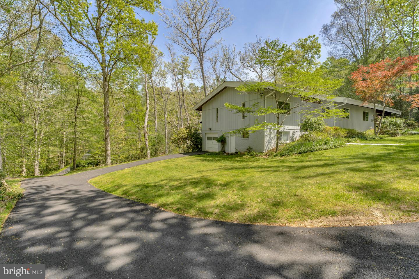 10611 ALLENWOOD LN, GREAT FALLS, Virginia 22066, 6 Bedrooms Bedrooms, ,4 BathroomsBathrooms,Residential,For sale,10611 ALLENWOOD LN,VAFX2291158 MLS # VAFX2291158