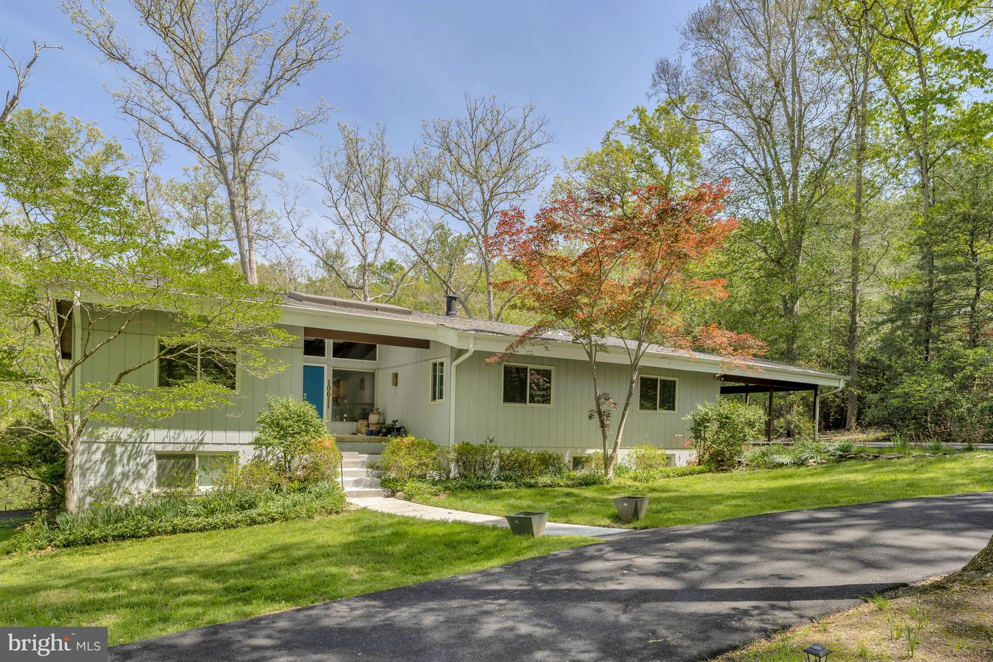 10611 ALLENWOOD LN, GREAT FALLS, Virginia 22066, 6 Bedrooms Bedrooms, ,4 BathroomsBathrooms,Residential,For sale,10611 ALLENWOOD LN,VAFX2291158 MLS # VAFX2291158