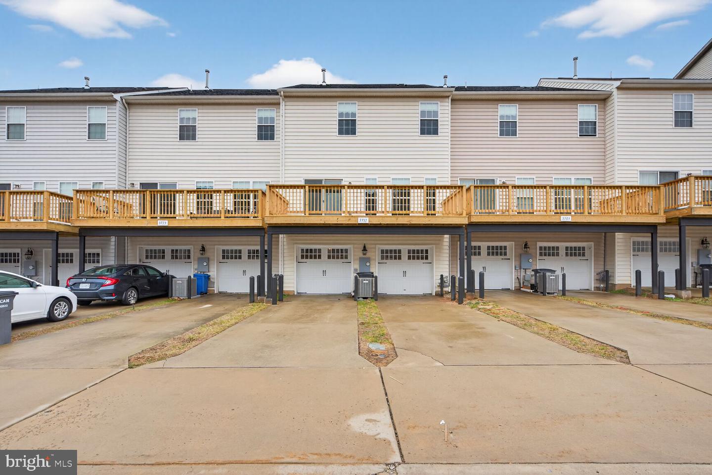 3711 CHIPPENDALE CIR, WOODBRIDGE, Virginia 22193, 3 Bedrooms Bedrooms, ,2 BathroomsBathrooms,Residential,For sale,3711 CHIPPENDALE CIR,VAPW2112554 MLS # VAPW2112554