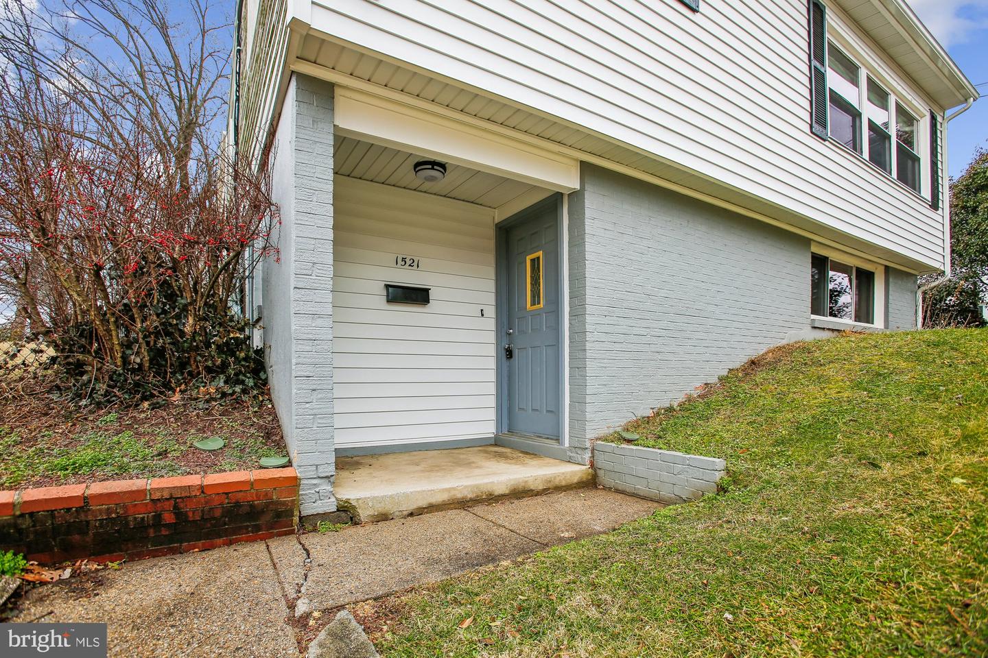 1521 INDIANA AVE, WOODBRIDGE, Virginia 22191, 4 Bedrooms Bedrooms, ,1 BathroomBathrooms,Residential,For sale,1521 INDIANA AVE,VAPW2112640 MLS # VAPW2112640