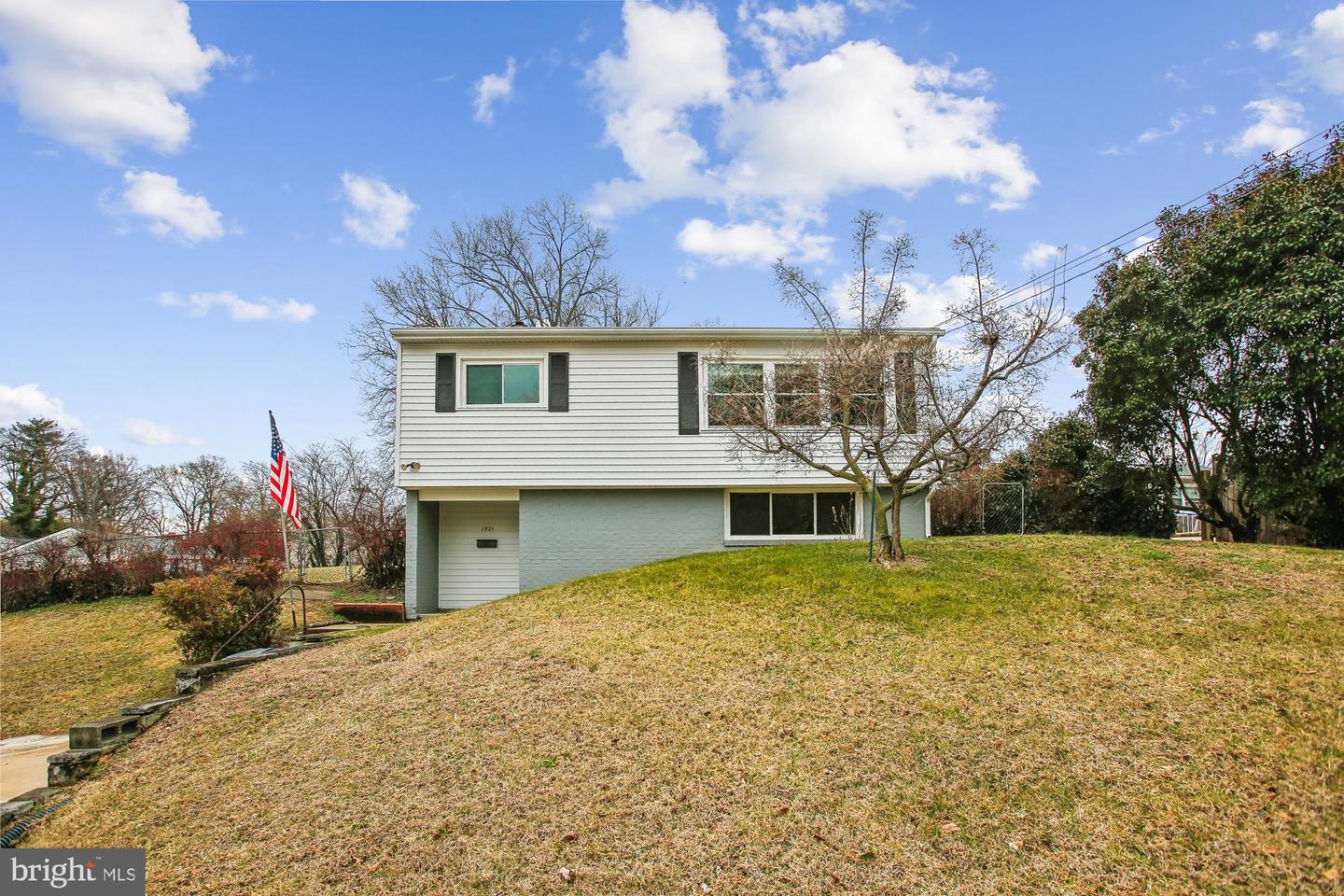 1521 INDIANA AVE, WOODBRIDGE, Virginia 22191, 4 Bedrooms Bedrooms, ,1 BathroomBathrooms,Residential,For sale,1521 INDIANA AVE,VAPW2112640 MLS # VAPW2112640