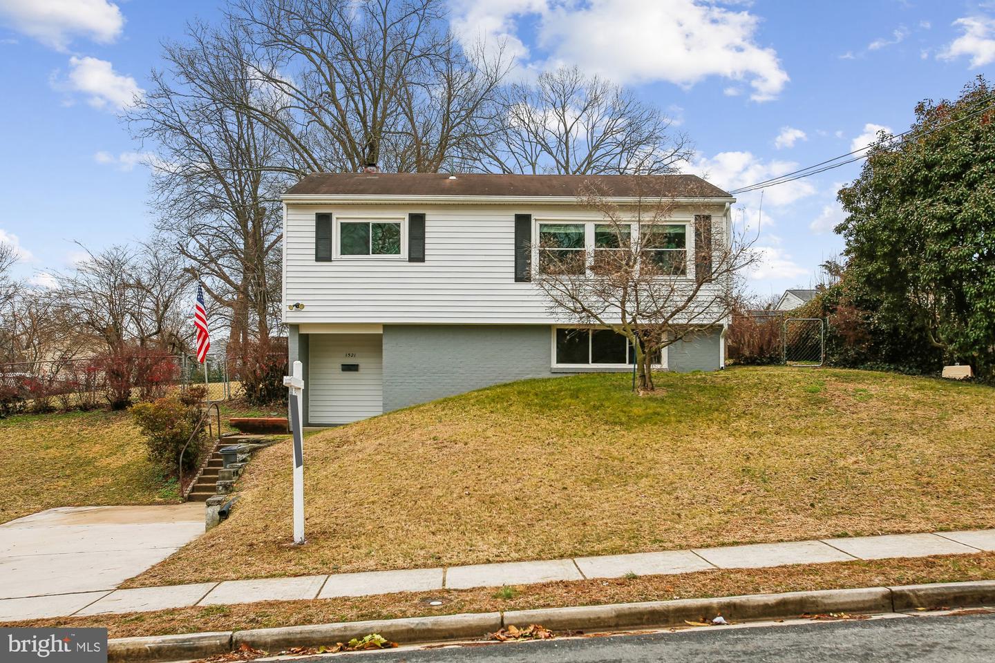 1521 INDIANA AVE, WOODBRIDGE, Virginia 22191, 4 Bedrooms Bedrooms, ,1 BathroomBathrooms,Residential,For sale,1521 INDIANA AVE,VAPW2112640 MLS # VAPW2112640