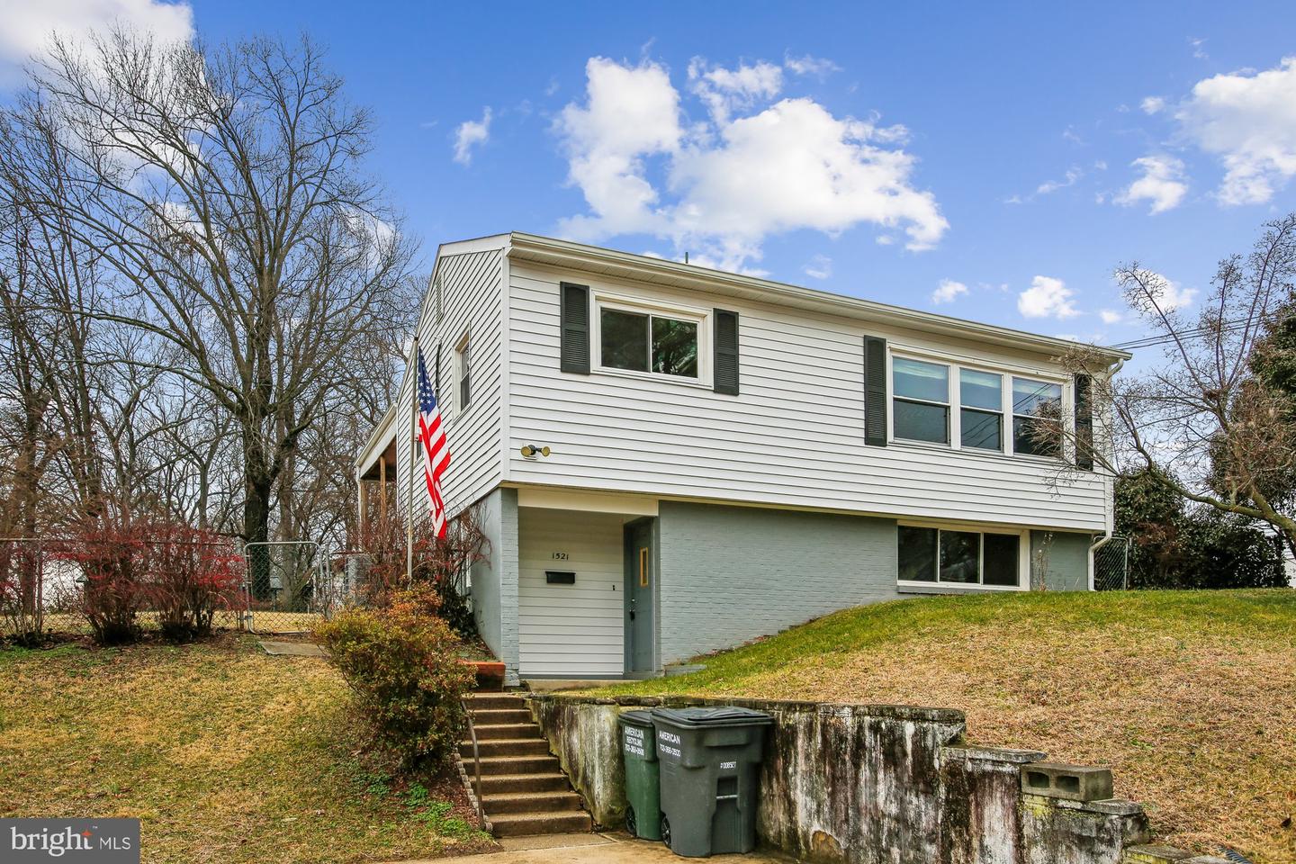 1521 INDIANA AVE, WOODBRIDGE, Virginia 22191, 4 Bedrooms Bedrooms, ,1 BathroomBathrooms,Residential,For sale,1521 INDIANA AVE,VAPW2112640 MLS # VAPW2112640