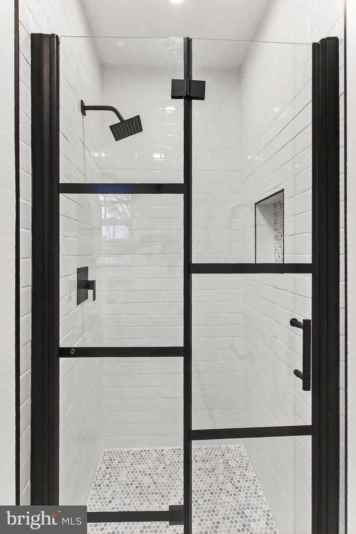 400 N MADISON ST, ARLINGTON, Virginia 22203, 4 Bedrooms Bedrooms, ,3 BathroomsBathrooms,Residential,For sale,400 N MADISON ST,VAAR2069010 MLS # VAAR2069010