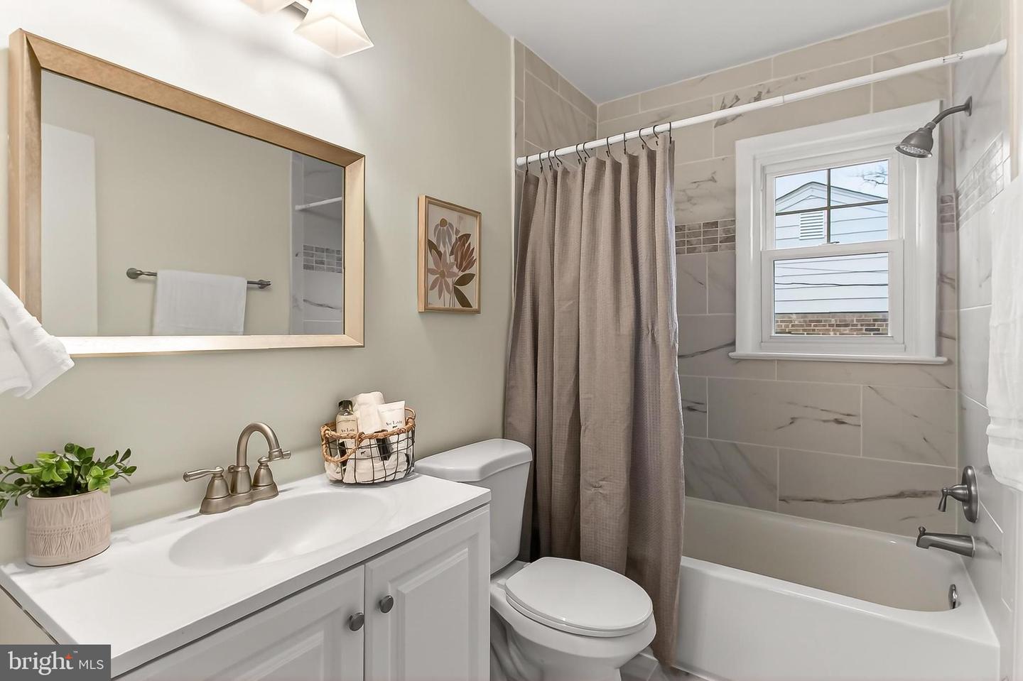 400 N MADISON ST, ARLINGTON, Virginia 22203, 4 Bedrooms Bedrooms, ,3 BathroomsBathrooms,Residential,For sale,400 N MADISON ST,VAAR2069010 MLS # VAAR2069010