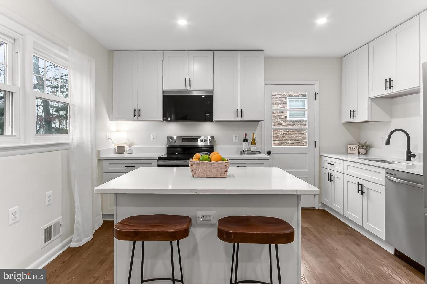 400 N MADISON ST, ARLINGTON, Virginia 22203, 4 Bedrooms Bedrooms, ,3 BathroomsBathrooms,Residential,For sale,400 N MADISON ST,VAAR2069010 MLS # VAAR2069010