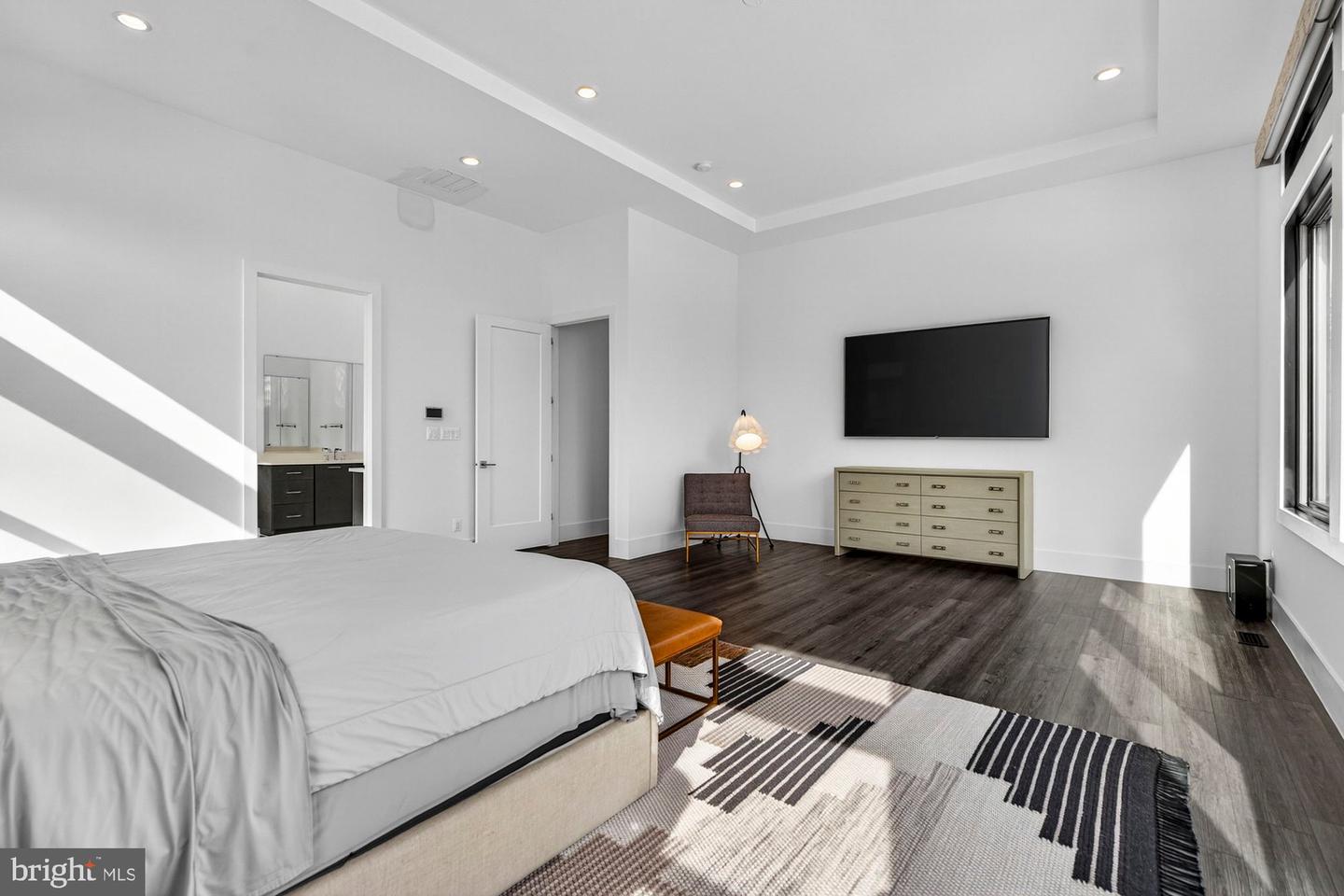 1221 RILEY PRESERVE CT, GREAT FALLS, Virginia 22066, 5 Bedrooms Bedrooms, ,5 BathroomsBathrooms,Residential,For sale,1221 RILEY PRESERVE CT,VAFX2291556 MLS # VAFX2291556