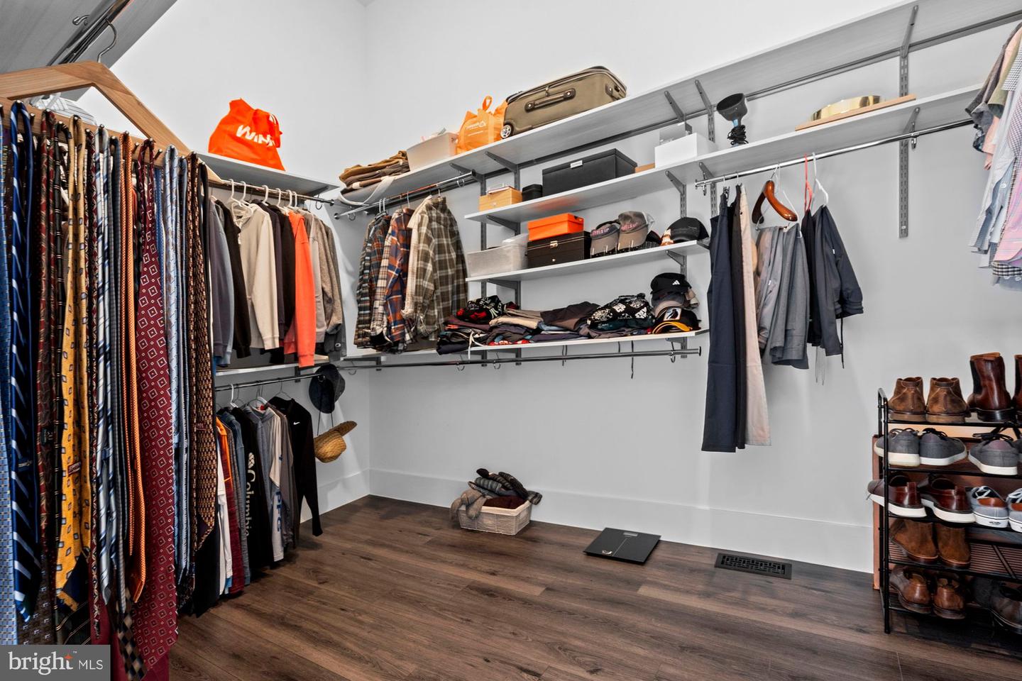 1221 RILEY PRESERVE CT, GREAT FALLS, Virginia 22066, 5 Bedrooms Bedrooms, ,5 BathroomsBathrooms,Residential,For sale,1221 RILEY PRESERVE CT,VAFX2291556 MLS # VAFX2291556