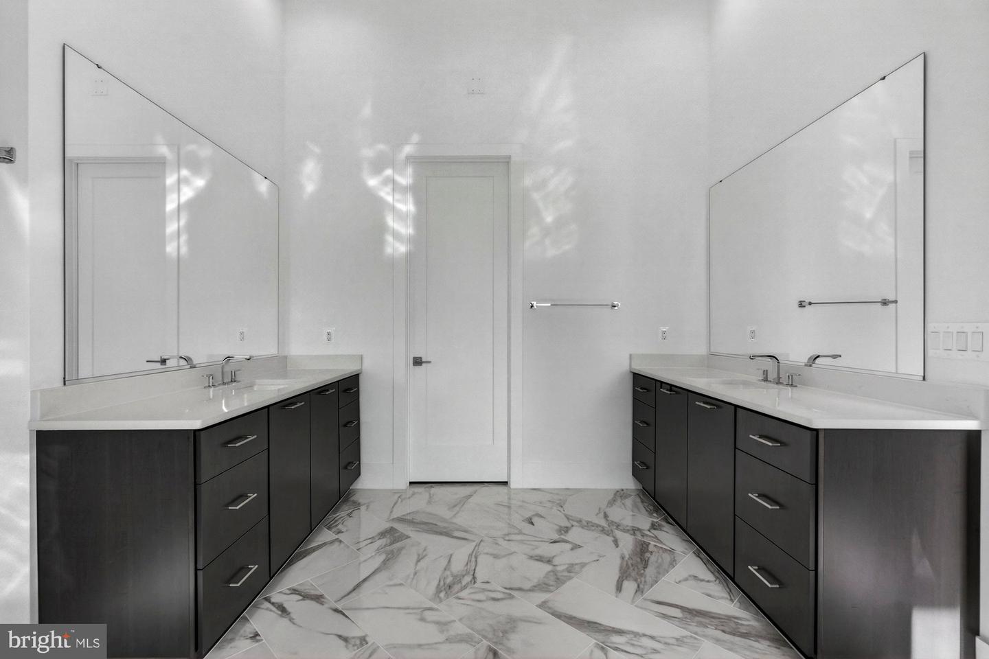 1221 RILEY PRESERVE CT, GREAT FALLS, Virginia 22066, 5 Bedrooms Bedrooms, ,5 BathroomsBathrooms,Residential,For sale,1221 RILEY PRESERVE CT,VAFX2291556 MLS # VAFX2291556