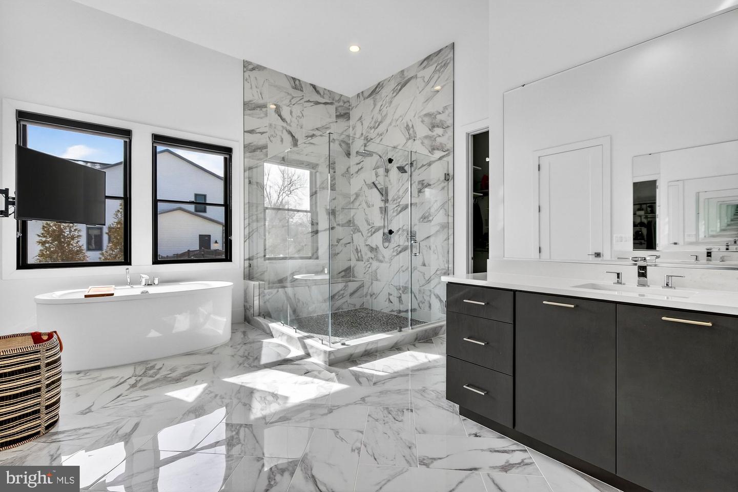 1221 RILEY PRESERVE CT, GREAT FALLS, Virginia 22066, 5 Bedrooms Bedrooms, ,5 BathroomsBathrooms,Residential,For sale,1221 RILEY PRESERVE CT,VAFX2291556 MLS # VAFX2291556