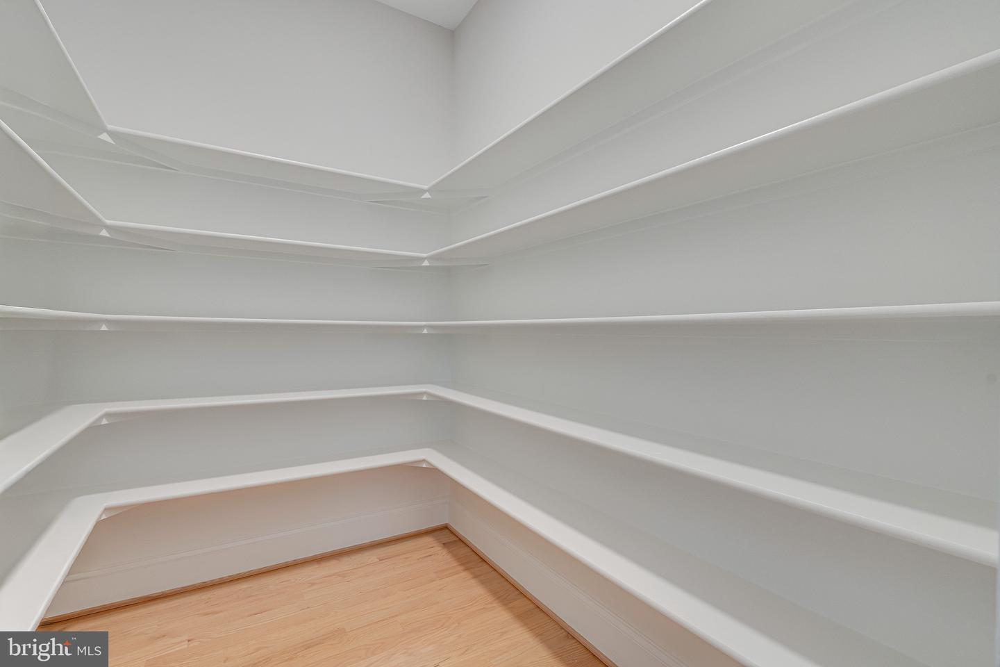 6501 DIVINE ST, MCLEAN, Virginia 22101, 7 Bedrooms Bedrooms, ,6 BathroomsBathrooms,Residential,For sale,6501 DIVINE ST,VAFX2291706 MLS # VAFX2291706