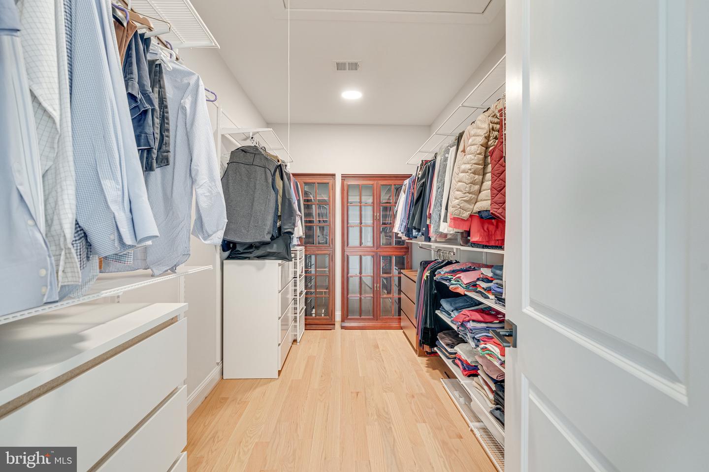 6501 DIVINE ST, MCLEAN, Virginia 22101, 7 Bedrooms Bedrooms, ,6 BathroomsBathrooms,Residential,For sale,6501 DIVINE ST,VAFX2291706 MLS # VAFX2291706