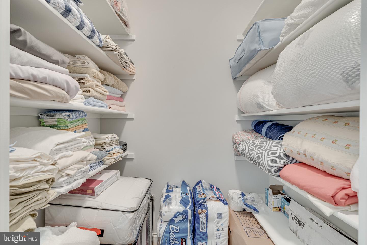 6501 DIVINE ST, MCLEAN, Virginia 22101, 7 Bedrooms Bedrooms, ,6 BathroomsBathrooms,Residential,For sale,6501 DIVINE ST,VAFX2291706 MLS # VAFX2291706