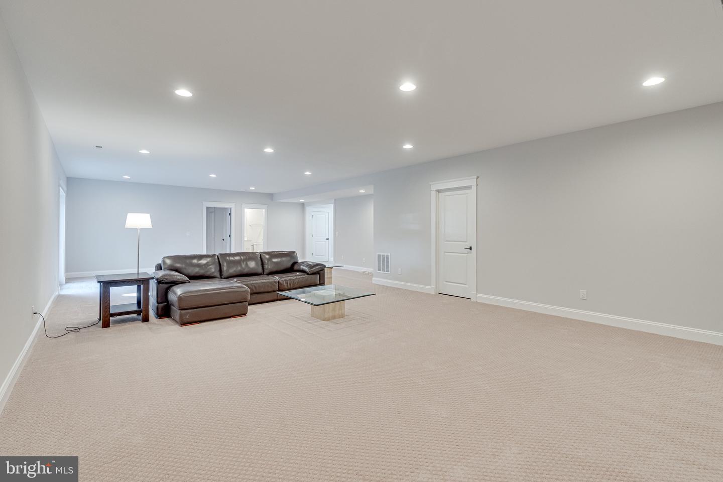 6501 DIVINE ST, MCLEAN, Virginia 22101, 7 Bedrooms Bedrooms, ,6 BathroomsBathrooms,Residential,For sale,6501 DIVINE ST,VAFX2291706 MLS # VAFX2291706