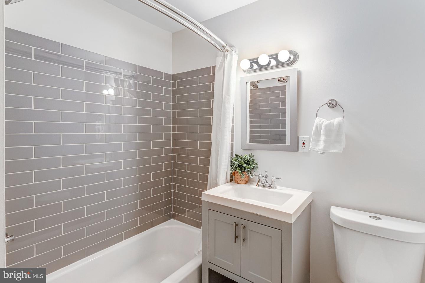 12715 GORDON BLVD #109, WOODBRIDGE, Virginia 22192, 2 Bedrooms Bedrooms, ,2 BathroomsBathrooms,Residential,For sale,12715 GORDON BLVD #109,VAPW2112796 MLS # VAPW2112796