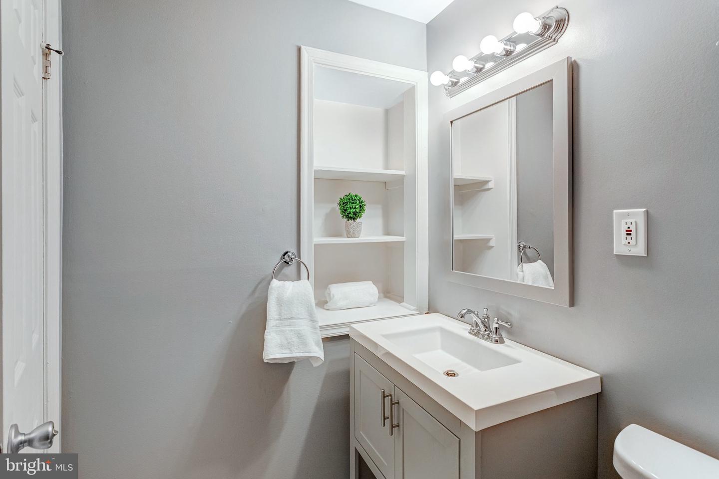 12715 GORDON BLVD #109, WOODBRIDGE, Virginia 22192, 2 Bedrooms Bedrooms, ,2 BathroomsBathrooms,Residential,For sale,12715 GORDON BLVD #109,VAPW2112796 MLS # VAPW2112796