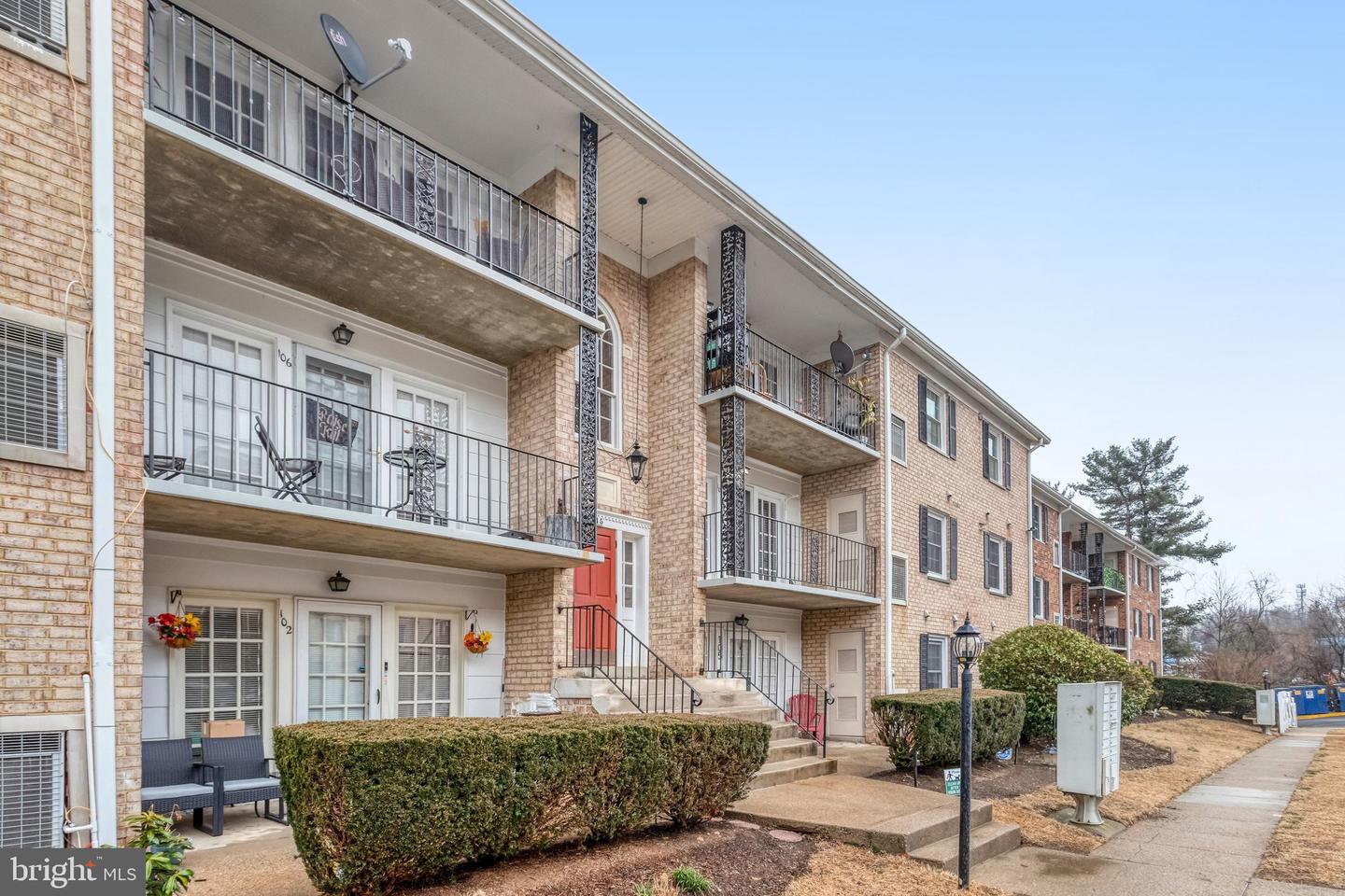 12715 GORDON BLVD #109, WOODBRIDGE, Virginia 22192, 2 Bedrooms Bedrooms, ,2 BathroomsBathrooms,Residential,For sale,12715 GORDON BLVD #109,VAPW2112796 MLS # VAPW2112796