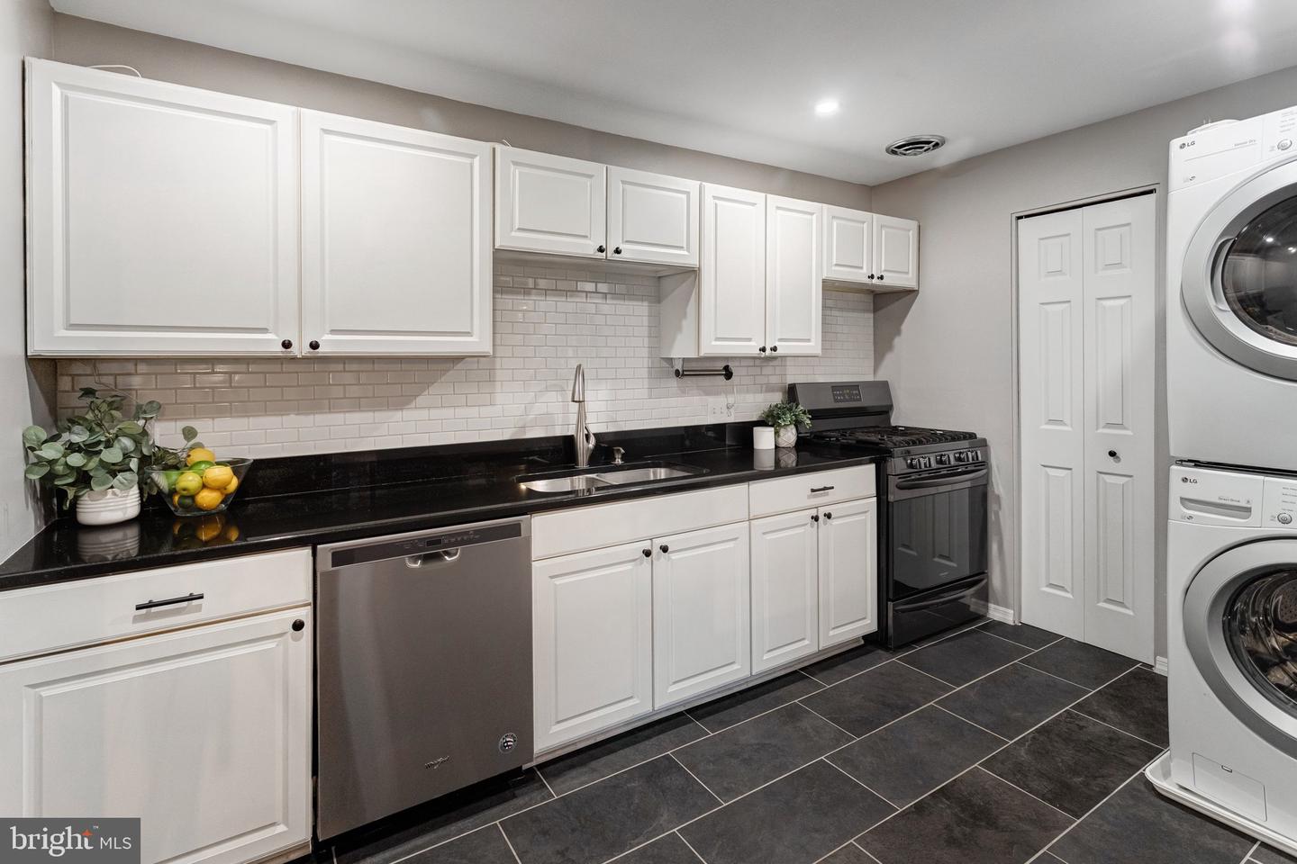 12715 GORDON BLVD #109, WOODBRIDGE, Virginia 22192, 2 Bedrooms Bedrooms, ,2 BathroomsBathrooms,Residential,For sale,12715 GORDON BLVD #109,VAPW2112796 MLS # VAPW2112796