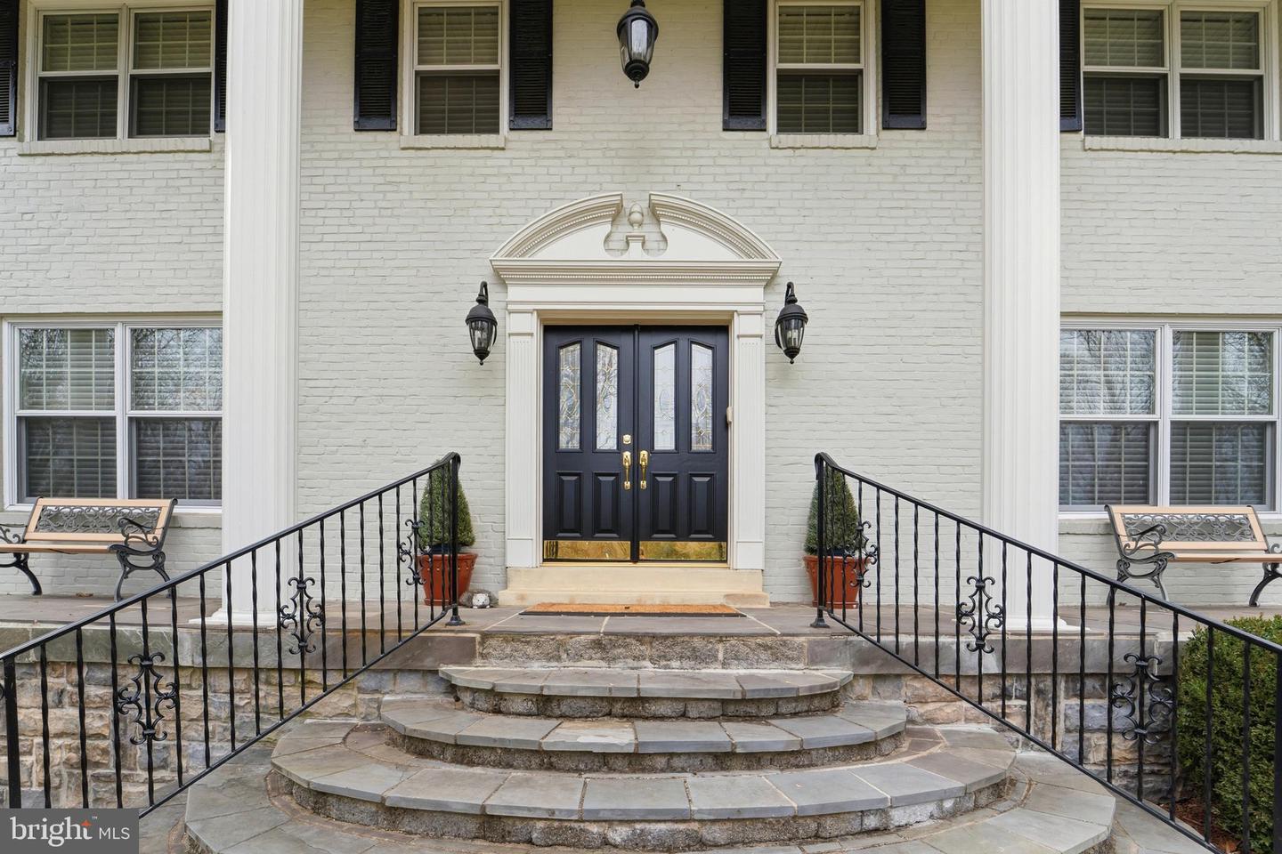 304 CHESAPEAKE DR, GREAT FALLS, Virginia 22066, 5 Bedrooms Bedrooms, ,5 BathroomsBathrooms,Residential,For sale,304 CHESAPEAKE DR,VAFX2291910 MLS # VAFX2291910