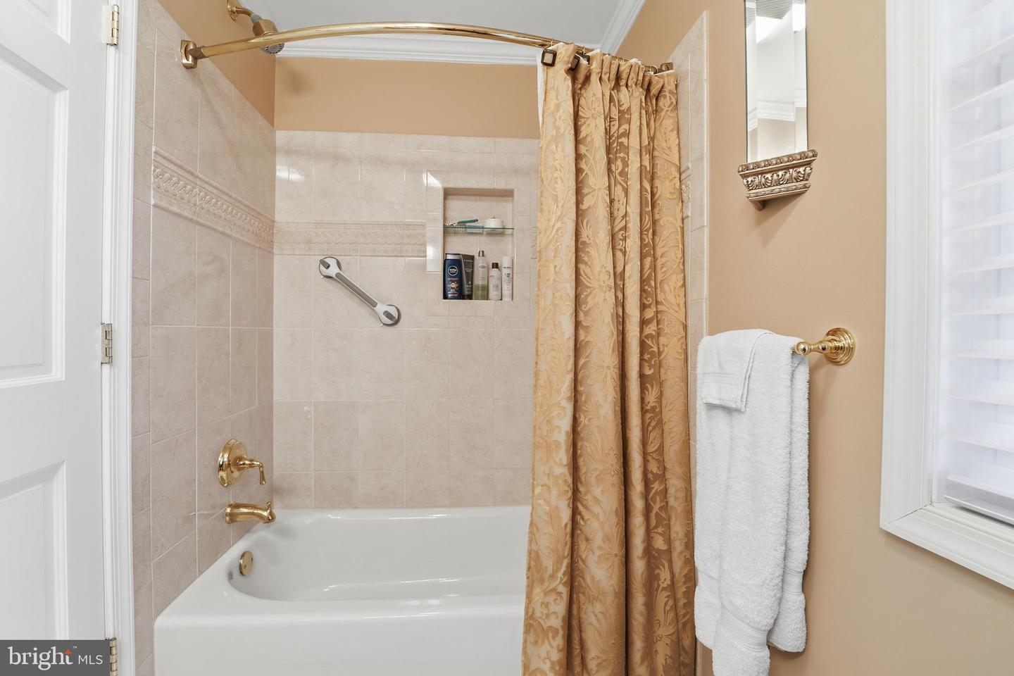 304 CHESAPEAKE DR, GREAT FALLS, Virginia 22066, 5 Bedrooms Bedrooms, ,5 BathroomsBathrooms,Residential,For sale,304 CHESAPEAKE DR,VAFX2291910 MLS # VAFX2291910