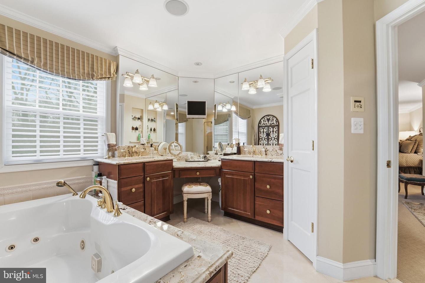 304 CHESAPEAKE DR, GREAT FALLS, Virginia 22066, 5 Bedrooms Bedrooms, ,5 BathroomsBathrooms,Residential,For sale,304 CHESAPEAKE DR,VAFX2291910 MLS # VAFX2291910