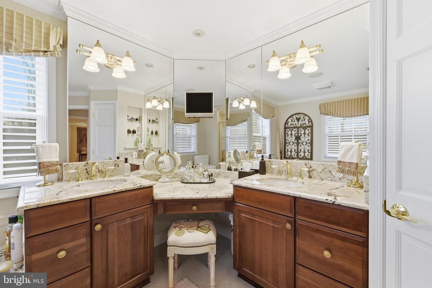 304 CHESAPEAKE DR, GREAT FALLS, Virginia 22066, 5 Bedrooms Bedrooms, ,5 BathroomsBathrooms,Residential,For sale,304 CHESAPEAKE DR,VAFX2291910 MLS # VAFX2291910