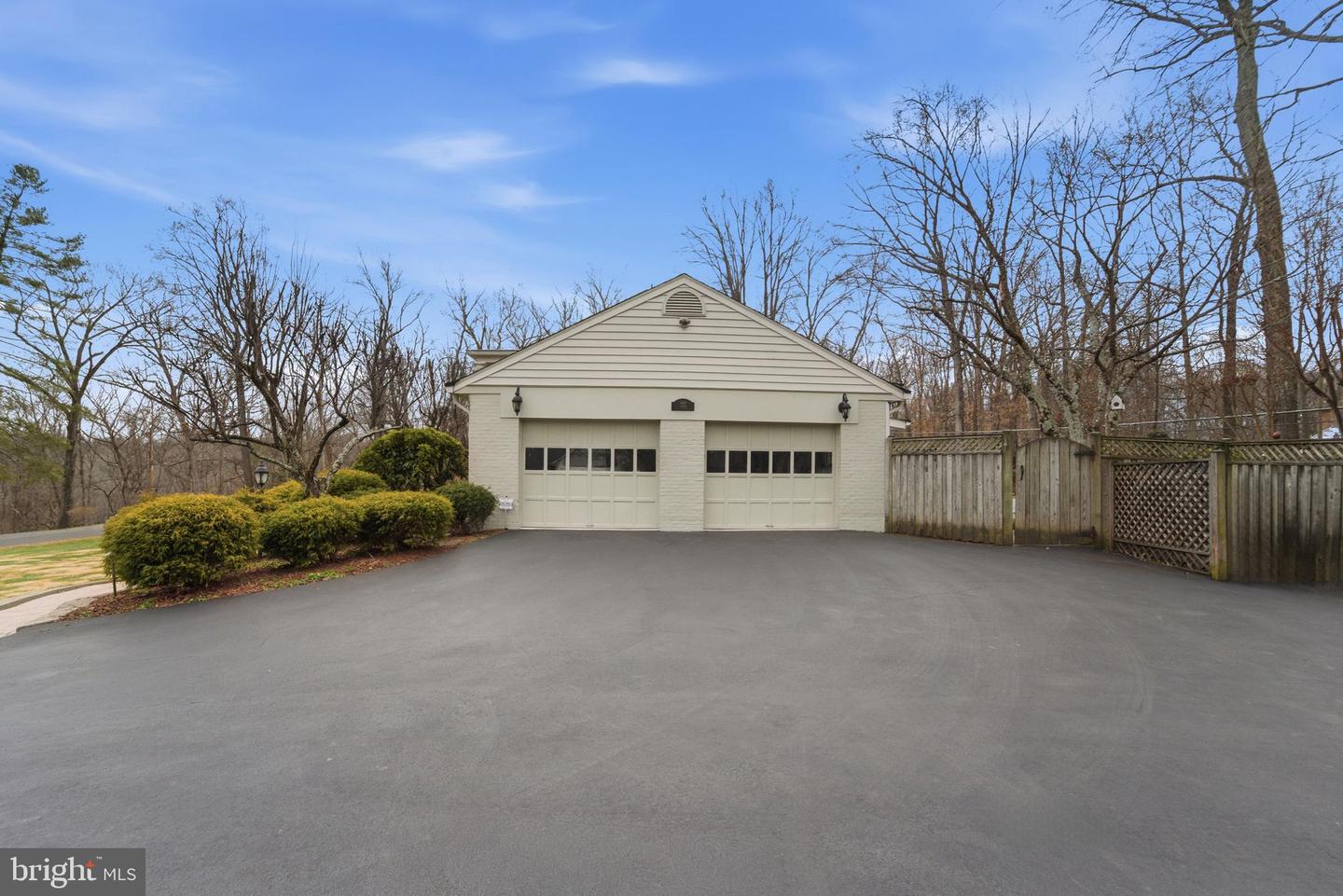 304 CHESAPEAKE DR, GREAT FALLS, Virginia 22066, 5 Bedrooms Bedrooms, ,5 BathroomsBathrooms,Residential,For sale,304 CHESAPEAKE DR,VAFX2291910 MLS # VAFX2291910