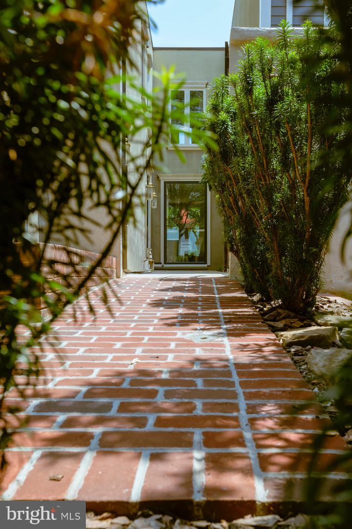 524 6TH ST SE, WASHINGTON, District Of Columbia 20003, 3 Bedrooms Bedrooms, 6 Rooms Rooms,2 BathroomsBathrooms,Residential,For sale,524 6TH ST SE,DCDC2247048 MLS # DCDC2247048