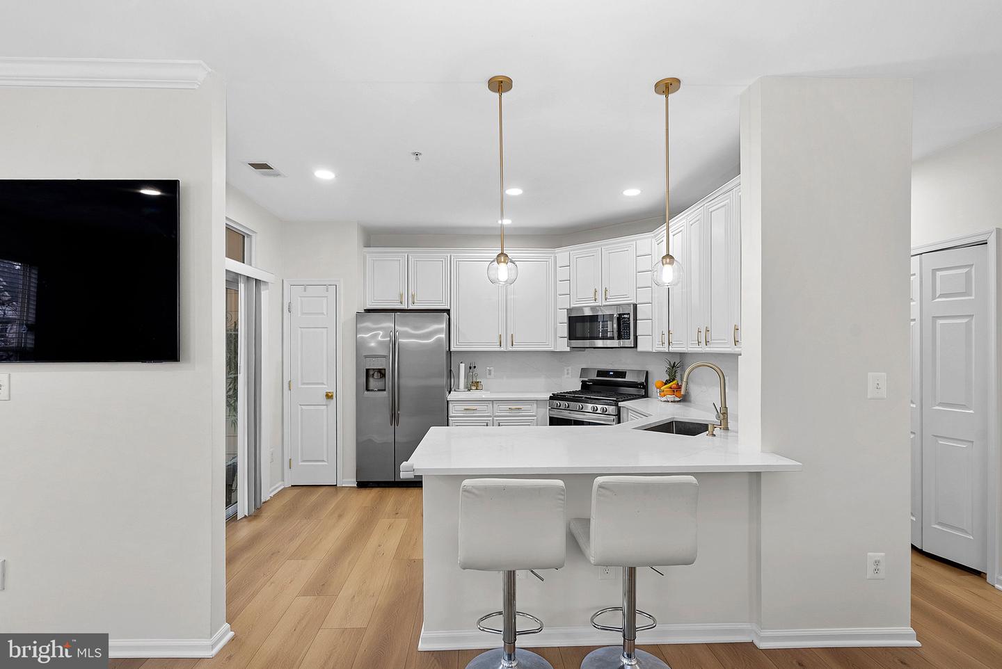 43890 HICKORY CORNER TER #111, ASHBURN, Virginia 20147, 2 Bedrooms Bedrooms, ,2 BathroomsBathrooms,Residential,For sale,43890 HICKORY CORNER TER #111,VALO2116376 MLS # VALO2116376