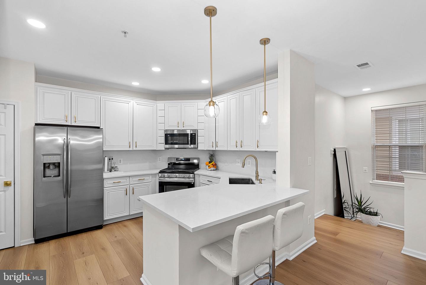 43890 HICKORY CORNER TER #111, ASHBURN, Virginia 20147, 2 Bedrooms Bedrooms, ,2 BathroomsBathrooms,Residential,For sale,43890 HICKORY CORNER TER #111,VALO2116376 MLS # VALO2116376