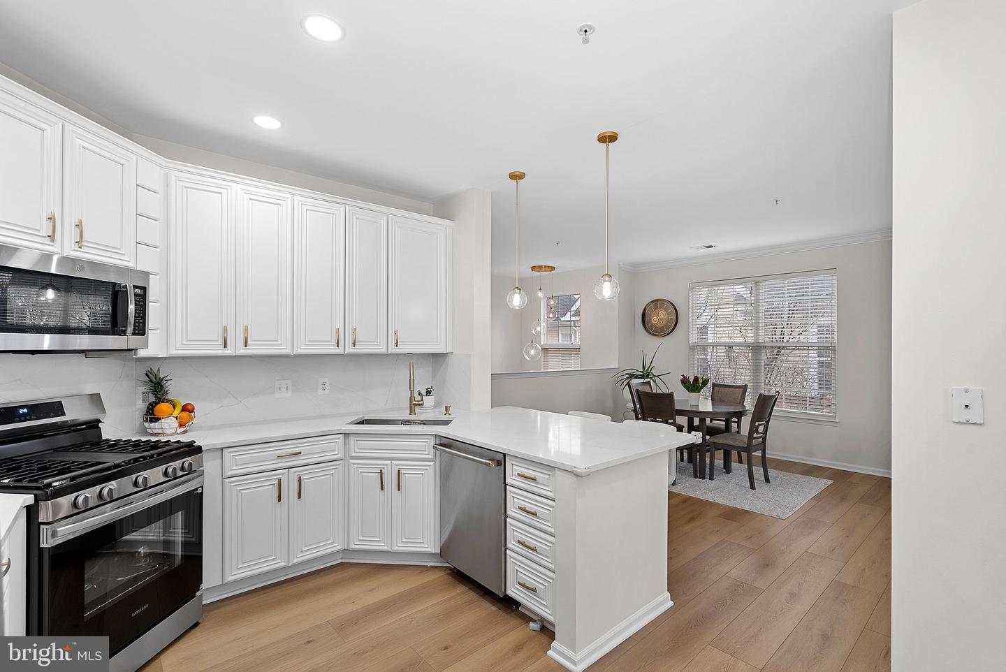 43890 HICKORY CORNER TER #111, ASHBURN, Virginia 20147, 2 Bedrooms Bedrooms, ,2 BathroomsBathrooms,Residential,For sale,43890 HICKORY CORNER TER #111,VALO2116376 MLS # VALO2116376