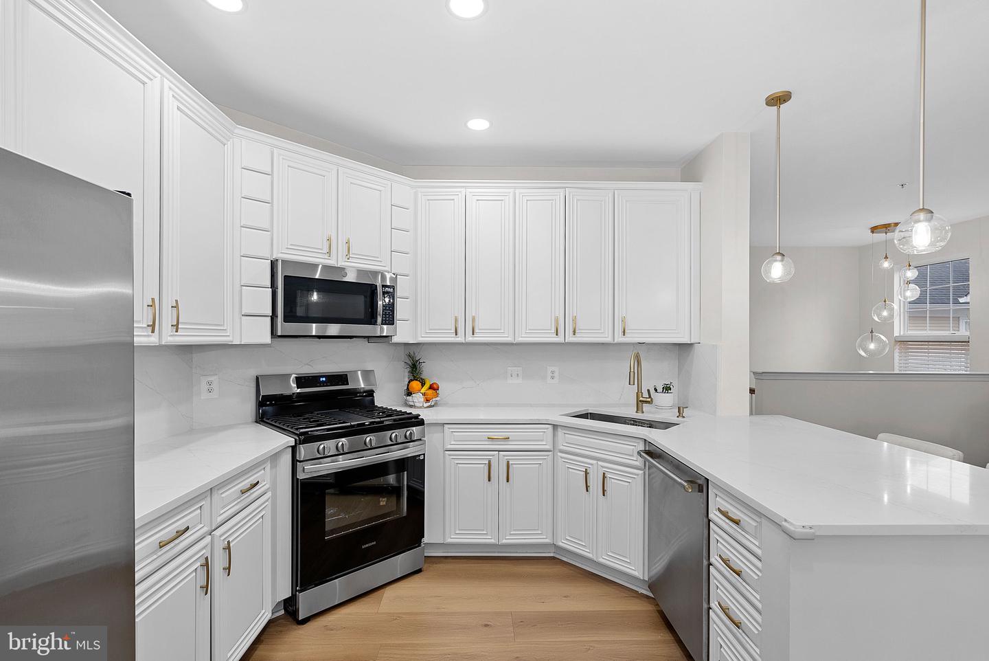 43890 HICKORY CORNER TER #111, ASHBURN, Virginia 20147, 2 Bedrooms Bedrooms, ,2 BathroomsBathrooms,Residential,For sale,43890 HICKORY CORNER TER #111,VALO2116376 MLS # VALO2116376