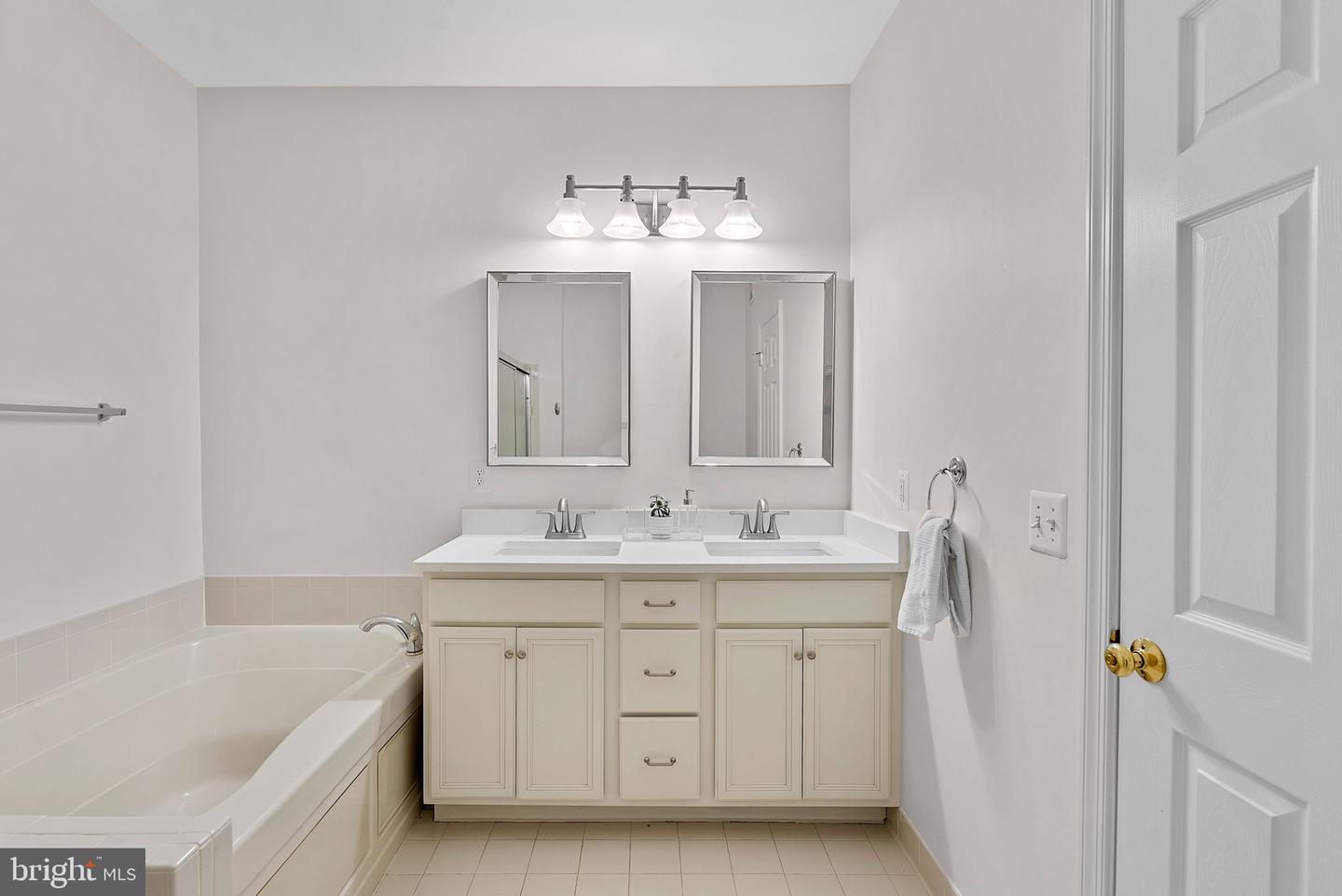 43890 HICKORY CORNER TER #111, ASHBURN, Virginia 20147, 2 Bedrooms Bedrooms, ,2 BathroomsBathrooms,Residential,For sale,43890 HICKORY CORNER TER #111,VALO2116376 MLS # VALO2116376