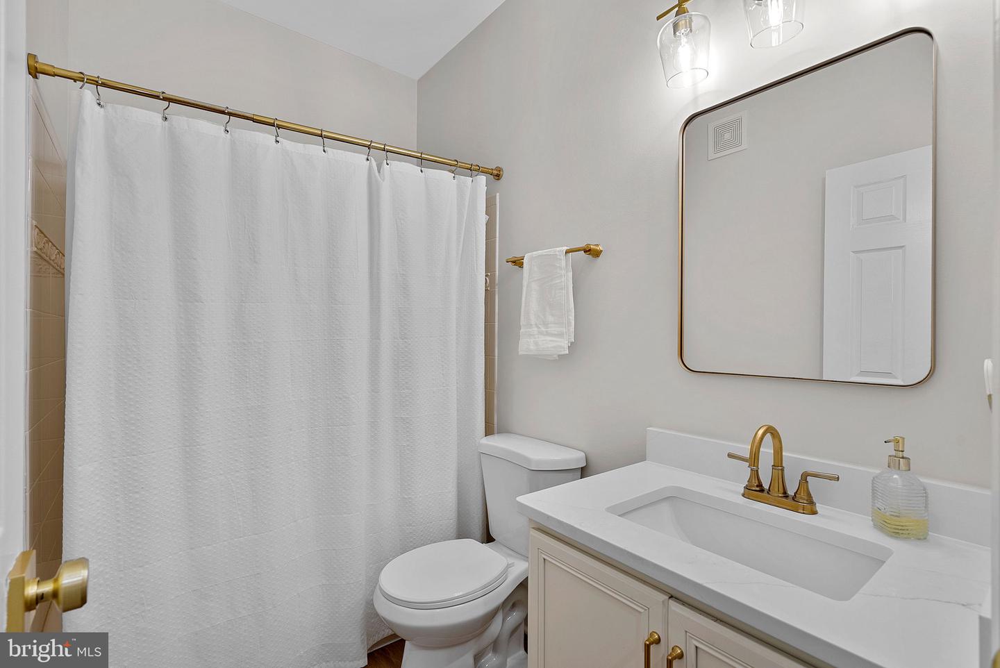 43890 HICKORY CORNER TER #111, ASHBURN, Virginia 20147, 2 Bedrooms Bedrooms, ,2 BathroomsBathrooms,Residential,For sale,43890 HICKORY CORNER TER #111,VALO2116376 MLS # VALO2116376