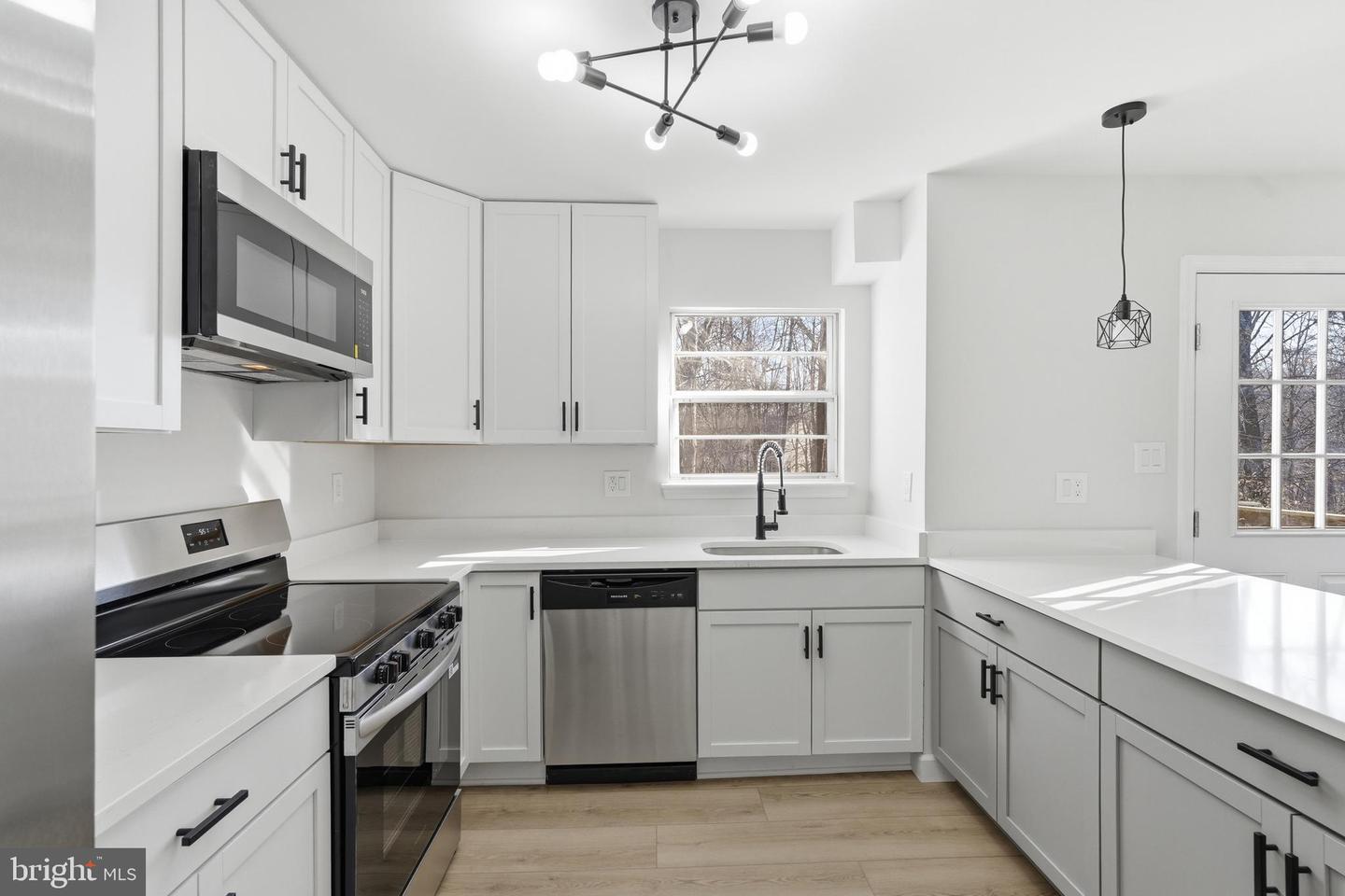 15327 INLET PL, DUMFRIES, Virginia 22025, 3 Bedrooms Bedrooms, ,3 BathroomsBathrooms,Residential,For sale,15327 INLET PL,VAPW2112988 MLS # VAPW2112988