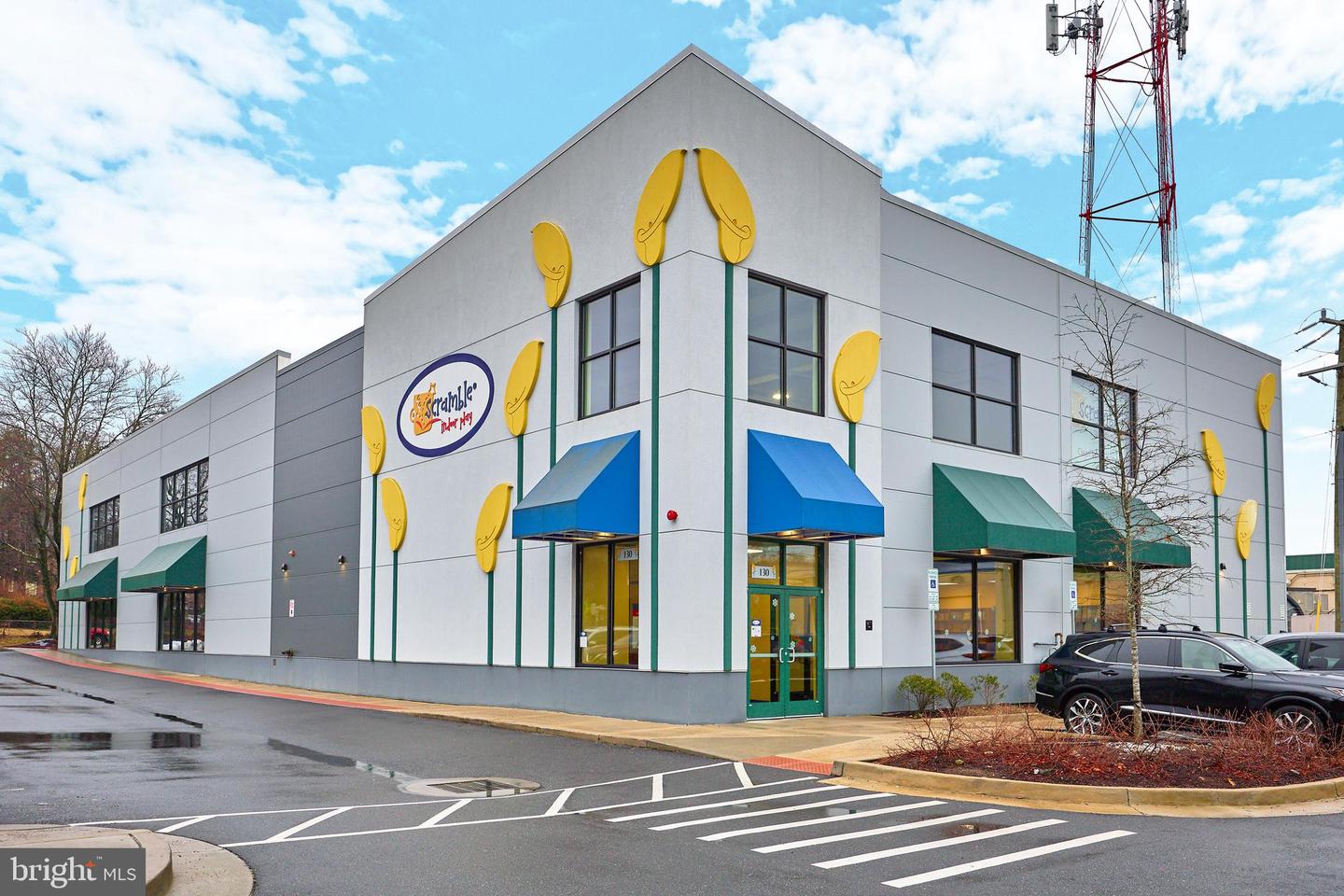 2905 RANDOM RD, FALLS CHURCH, Virginia 22042, 5 Bedrooms Bedrooms, 19 Rooms Rooms,4 BathroomsBathrooms,Residential,For sale,2905 RANDOM RD,VAFX2292182 MLS # VAFX2292182