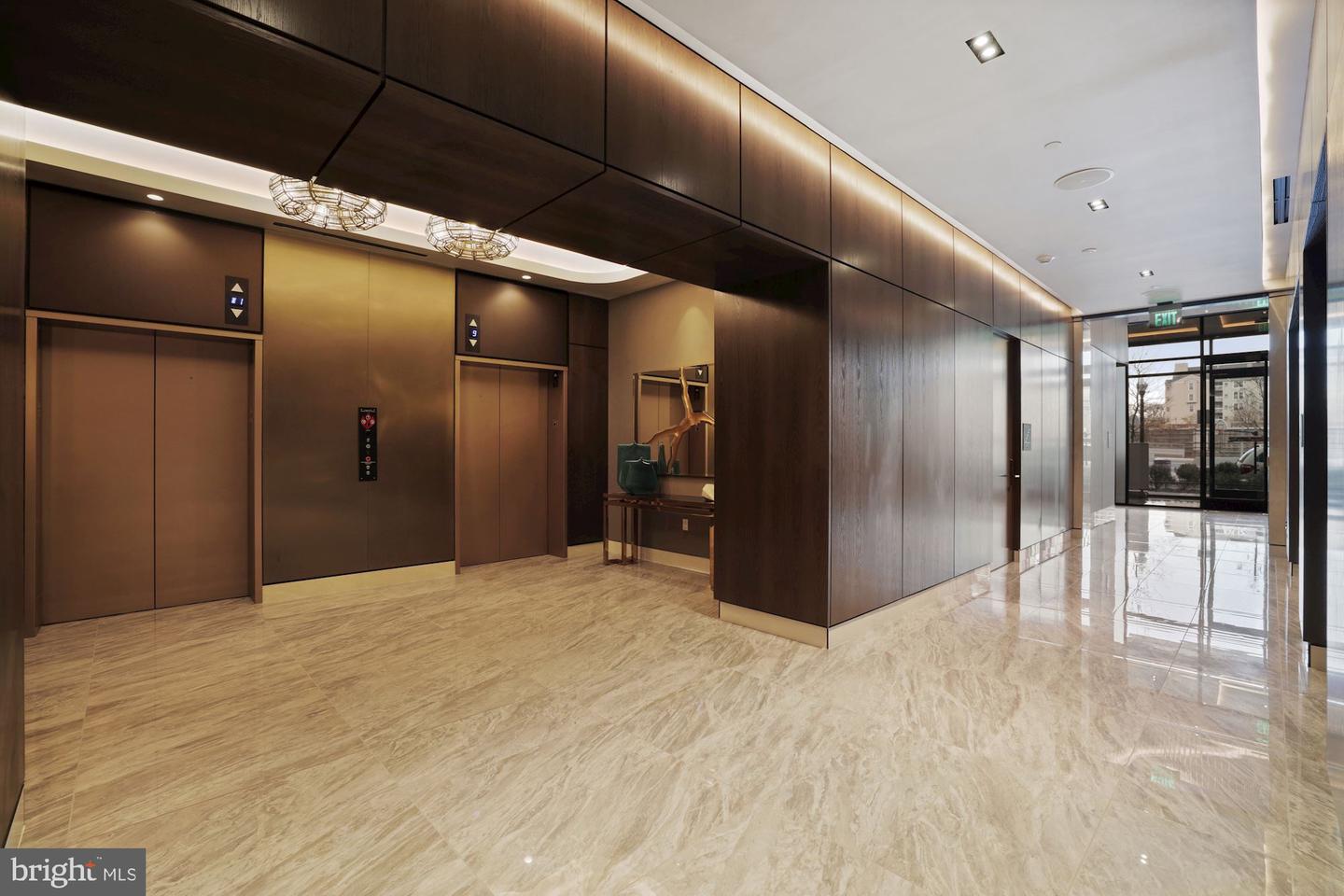 1781 N PIERCE ST #1001, ARLINGTON, Virginia 22209, 3 Bedrooms Bedrooms, ,2 BathroomsBathrooms,Residential,For sale,1781 N PIERCE ST #1001,VAAR2069166 MLS # VAAR2069166