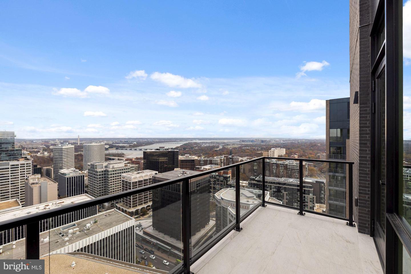 1781 N PIERCE ST #1001, ARLINGTON, Virginia 22209, 3 Bedrooms Bedrooms, ,2 BathroomsBathrooms,Residential,For sale,1781 N PIERCE ST #1001,VAAR2069166 MLS # VAAR2069166