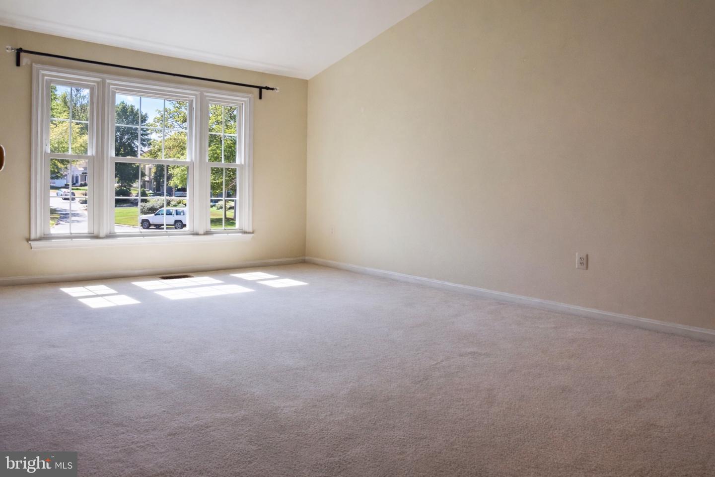 WOODBRIDGE, Virginia 22192, 5 Bedrooms Bedrooms, ,3 BathroomsBathrooms,Residential,For sale,VAPW2113120 MLS # VAPW2113120