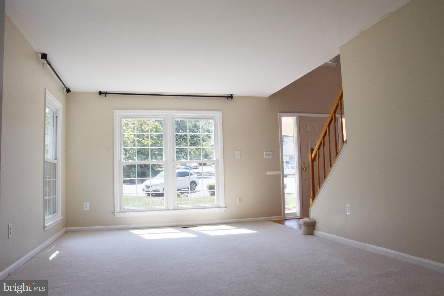 WOODBRIDGE, Virginia 22192, 5 Bedrooms Bedrooms, ,3 BathroomsBathrooms,Residential,For sale,VAPW2113120 MLS # VAPW2113120